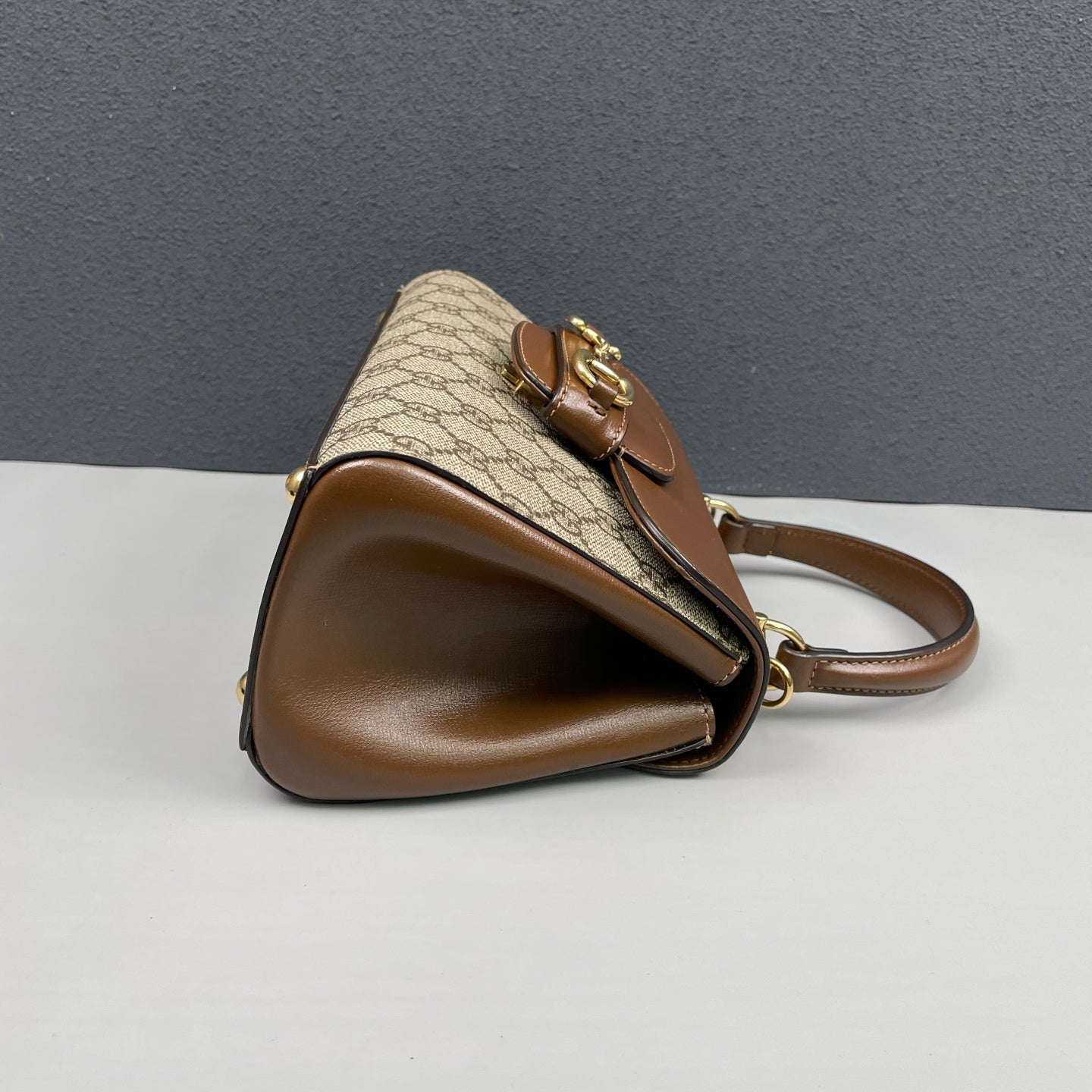 Gucci - Horsebit 1955 Messenger Bag - GG Supreme coated canvas with brown leather trim - Brown - (small)