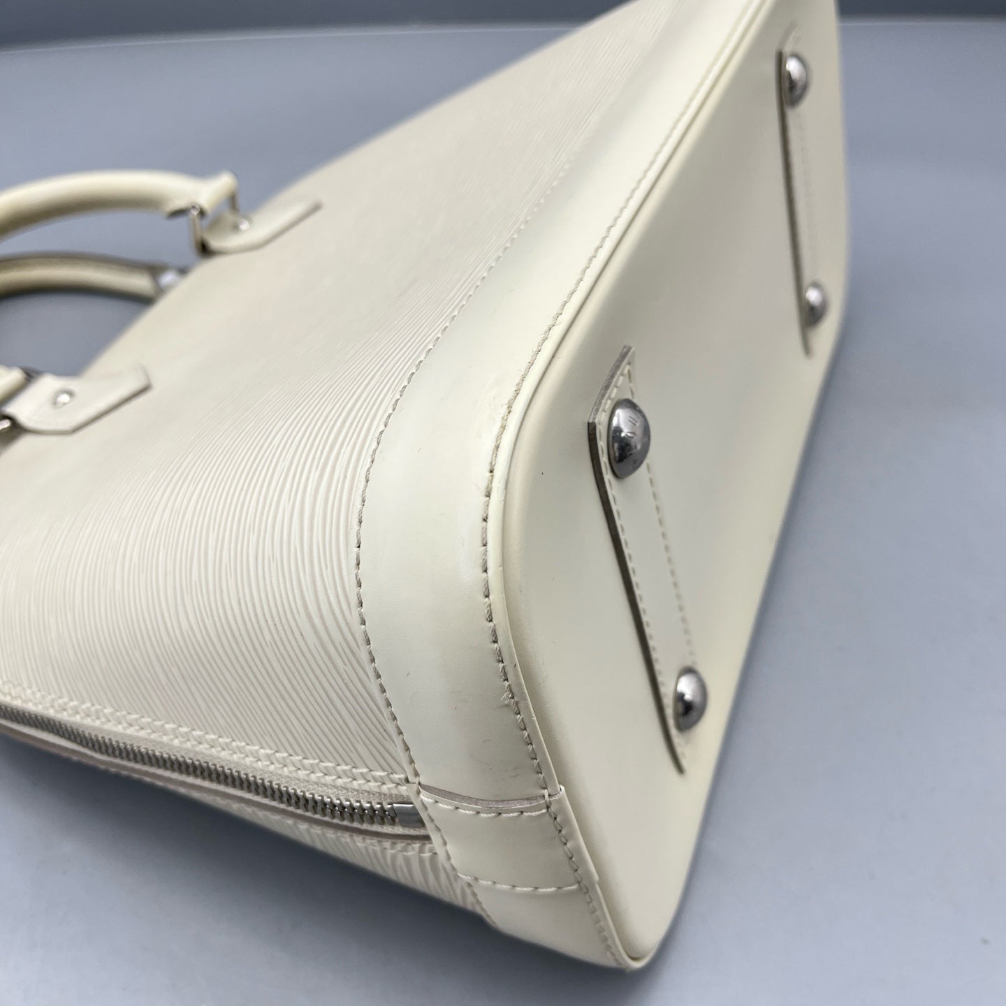 Louis Vuitton - Alma PM - Epi leather - White - (Medium)