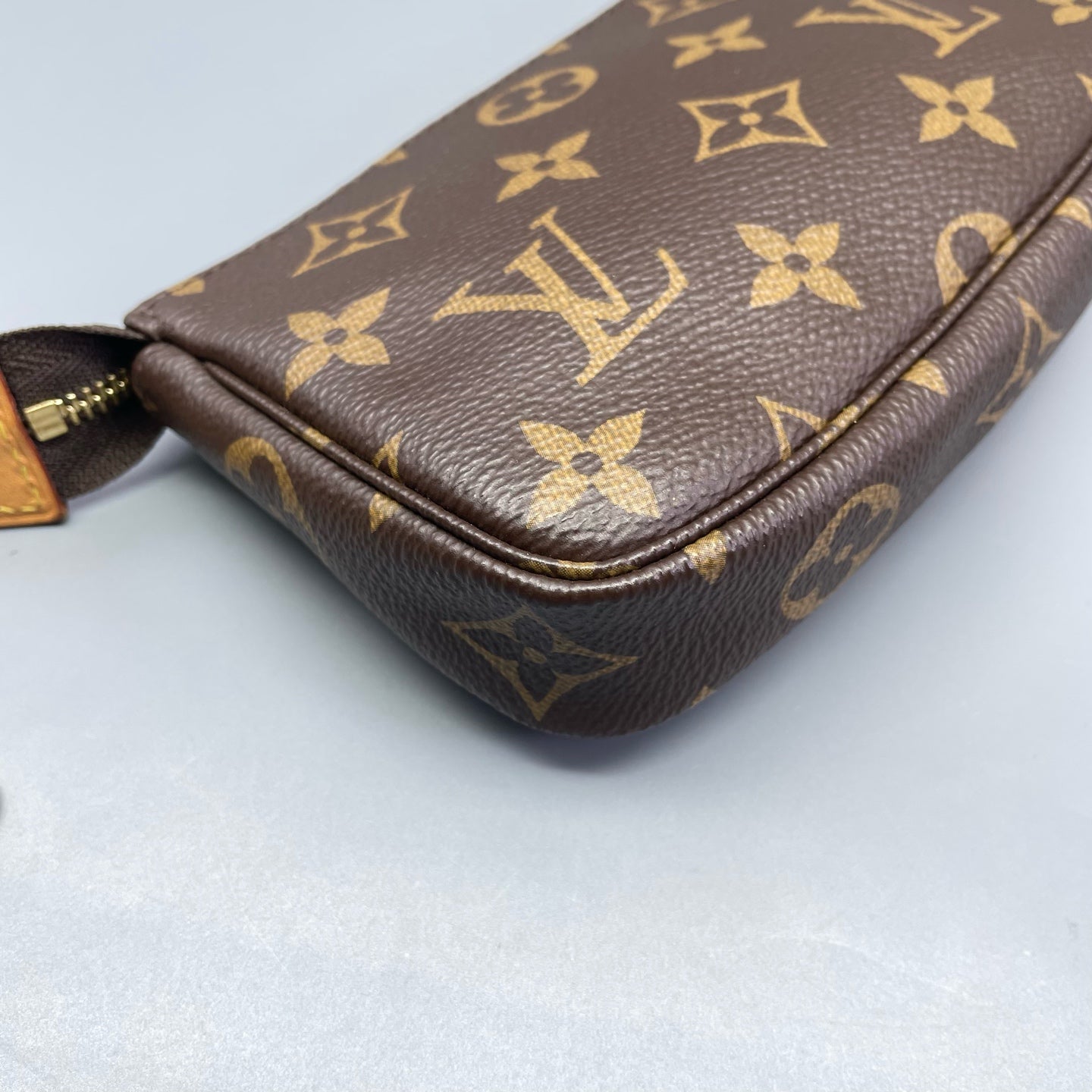 Louis Vuitton - Mini Pochette Accessoires - Monogram coated canvas with Vachetta leather trim - Brown - (mini)