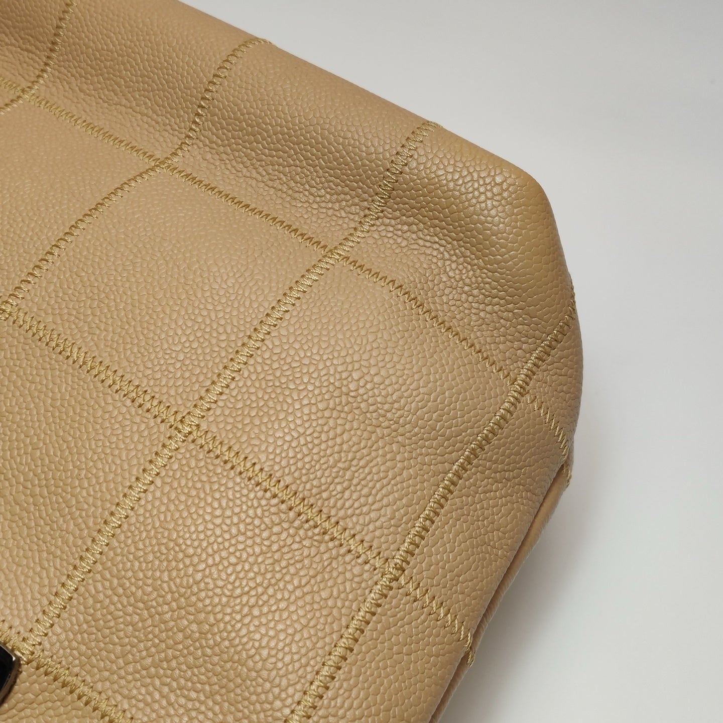 Chanel - Choco Bar Tote Bag - Grained calfskin leather - Beige - (Medium)