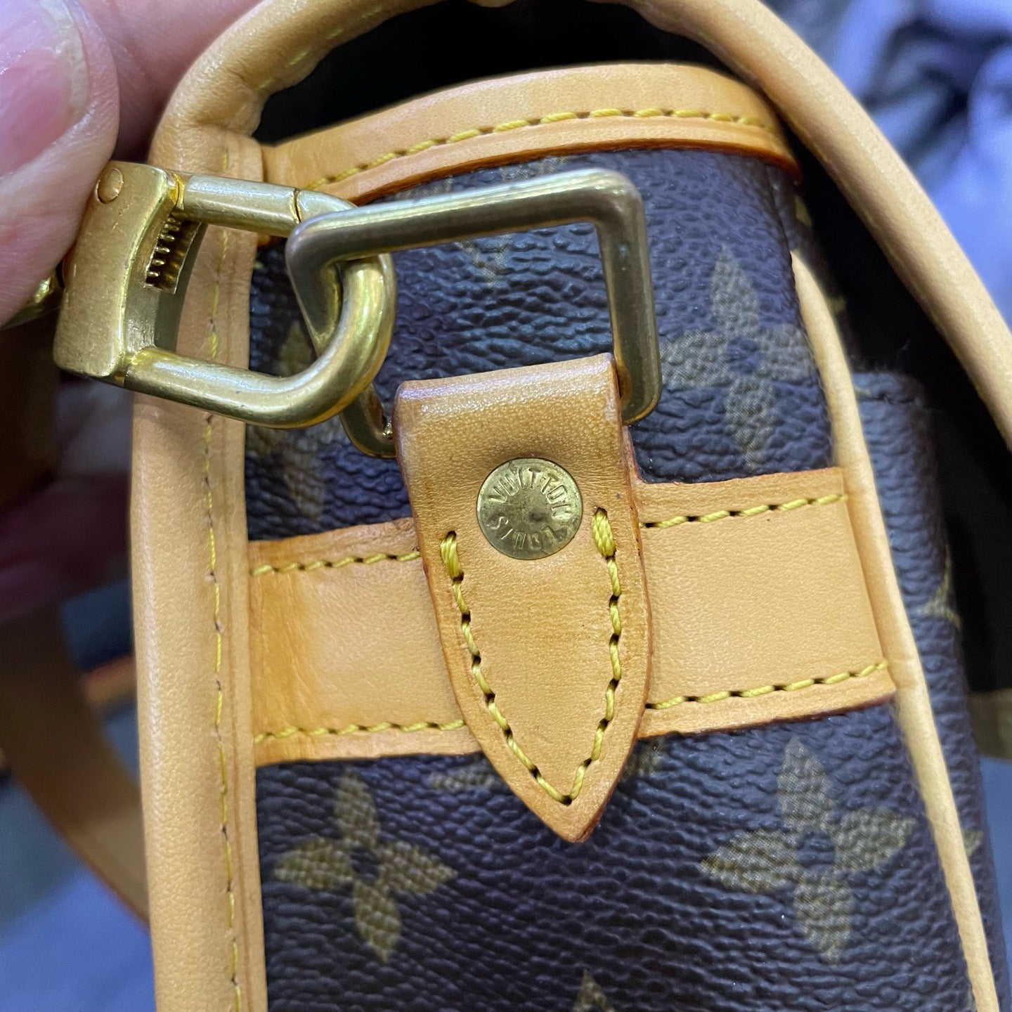 Louis Vuitton - Vintage Flap Shoulder Bag - Monogram coated canvas with vachetta leather trim - Brown - (medium)
