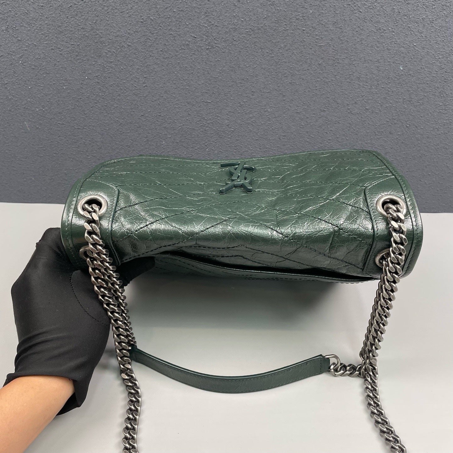 Saint Laurent - Niki Medium Chain Bag - Distressed calfskin leather - Green - (Medium)