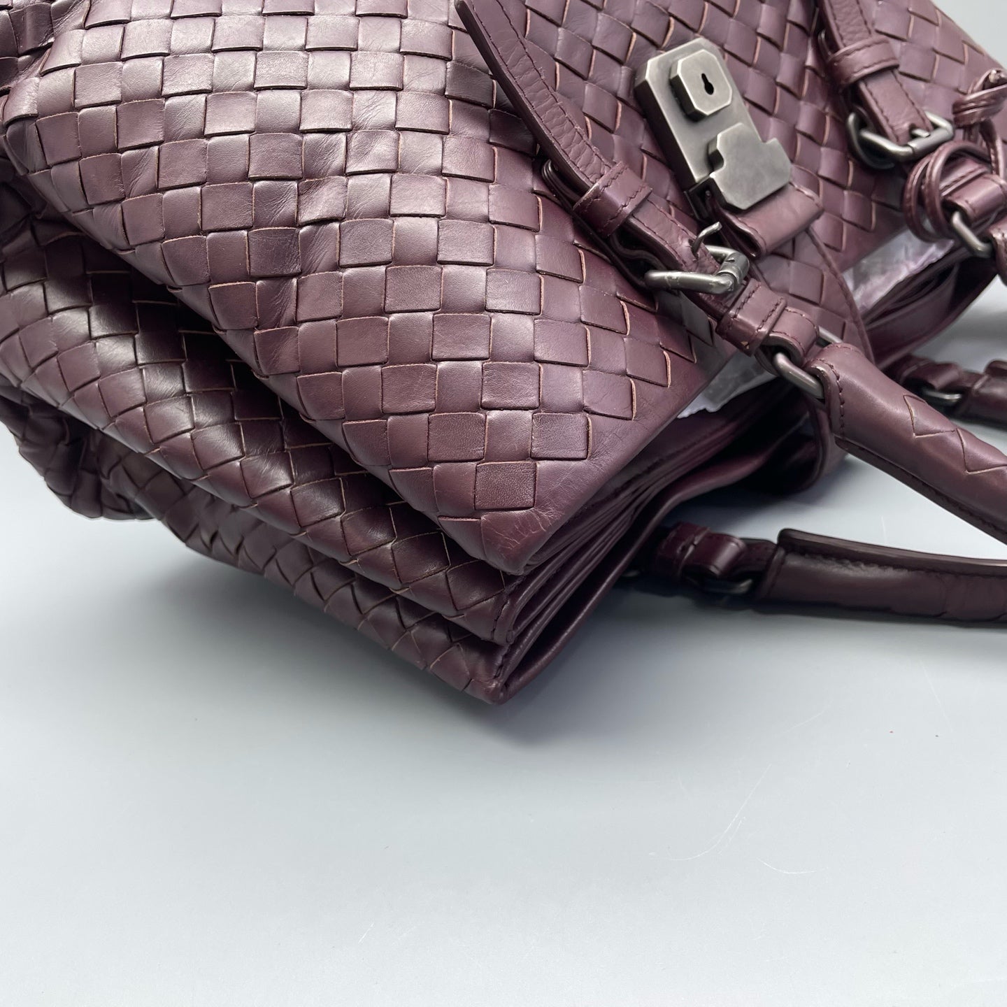 Bottega Veneta - Roma Woven Handbag - Leather - Burgundy - (Medium)