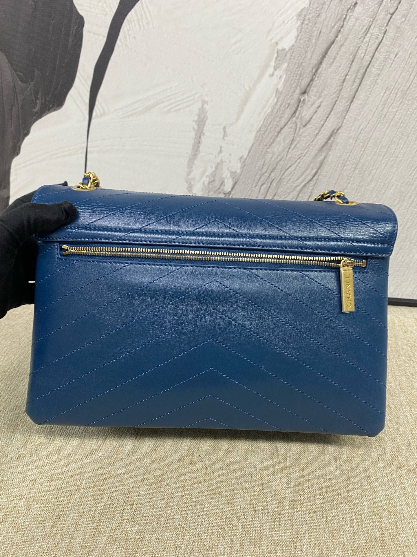 Chanel - V-Stitch Envelope Flap Bag - Calfskin leather - Blue - (Medium)