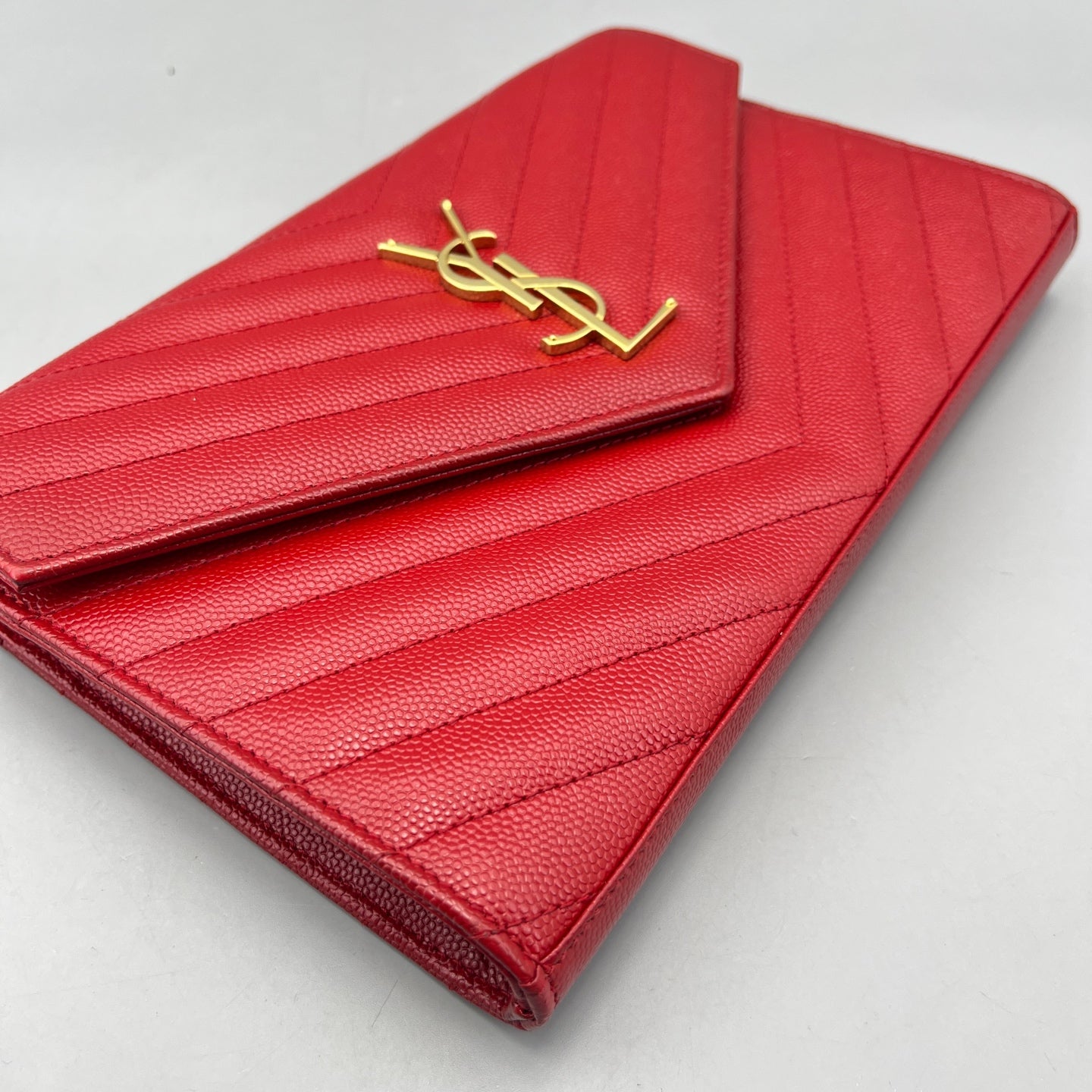 Saint Laurent - Monogram Envelope Bag - Grain de Poudre embossed leather - Red - (medium)
