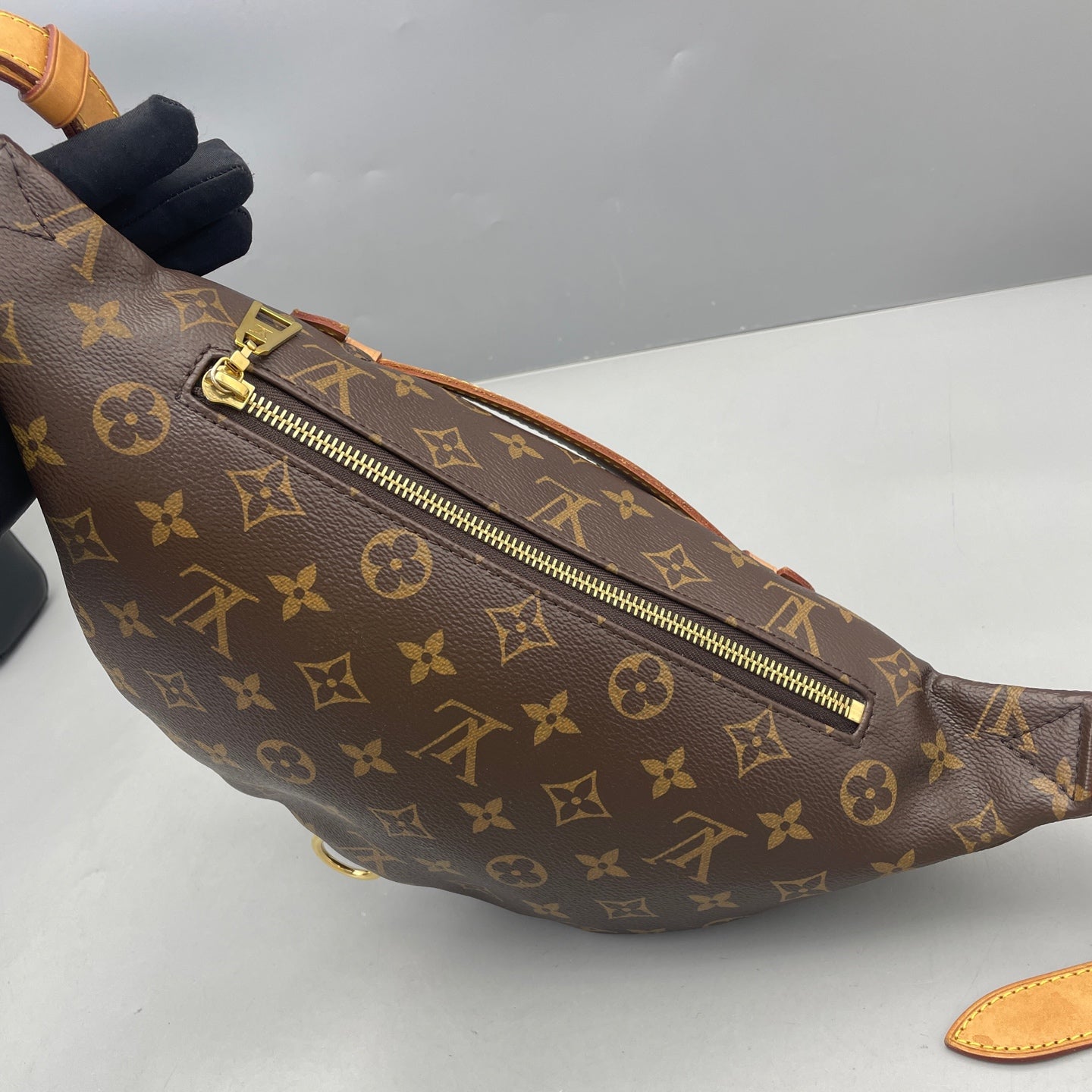 Louis Vuitton - Bumbag - Synthetic - Brown - (medium)