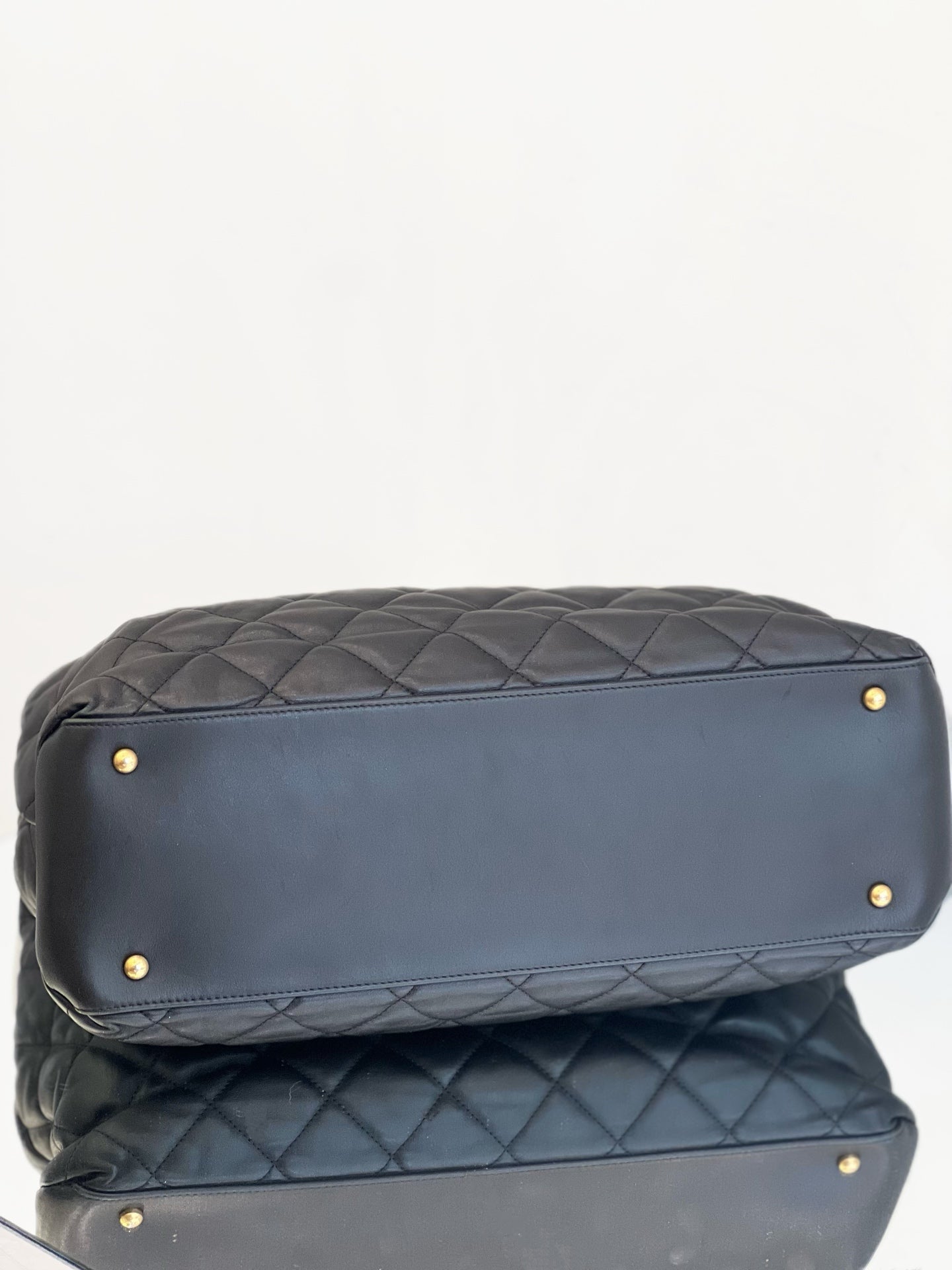 Chanel - Airport Shoulder Tote Bag - Leather - Black - (Large)