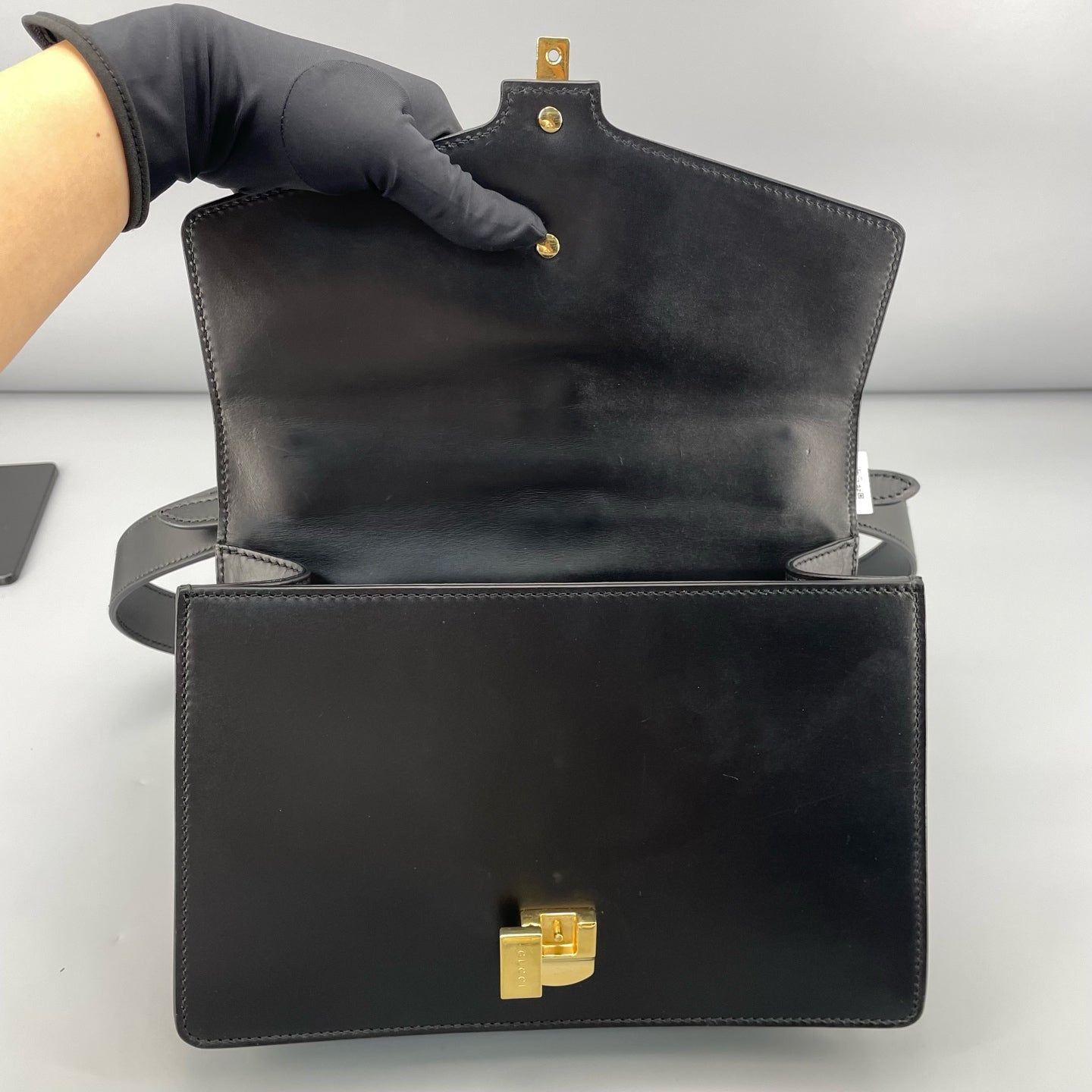 Gucci - Sylvie - Leather - Black - (Medium)