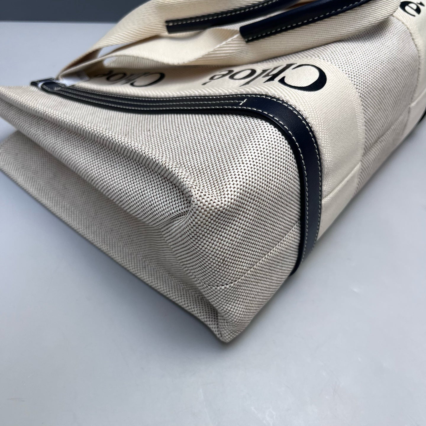 Chloe - Woody Tote Bag - Canvas and leather - Beige with black accents - (medium)