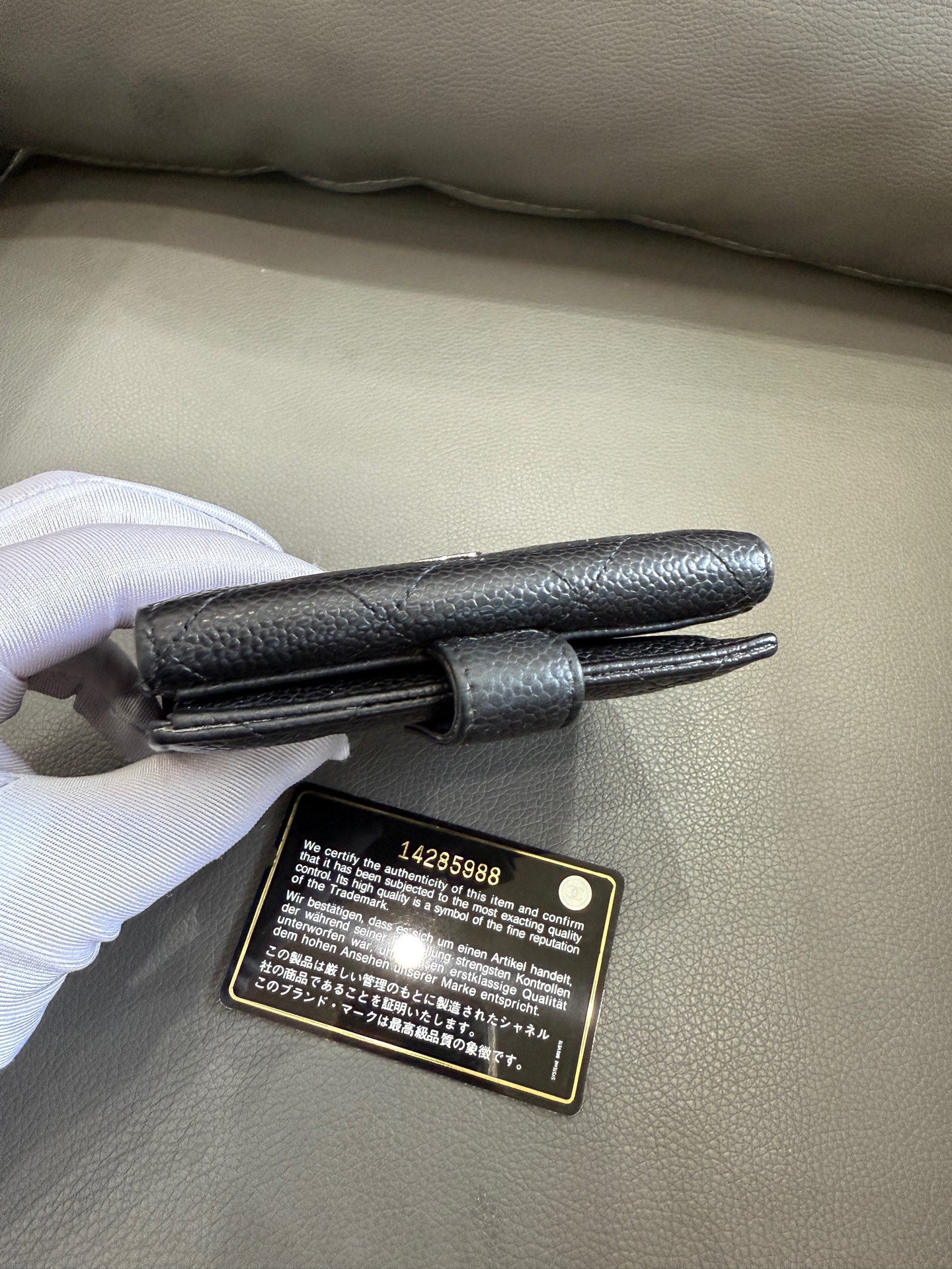 Chanel - Tri-fold Wallet - Caviar leather - Black - (small)