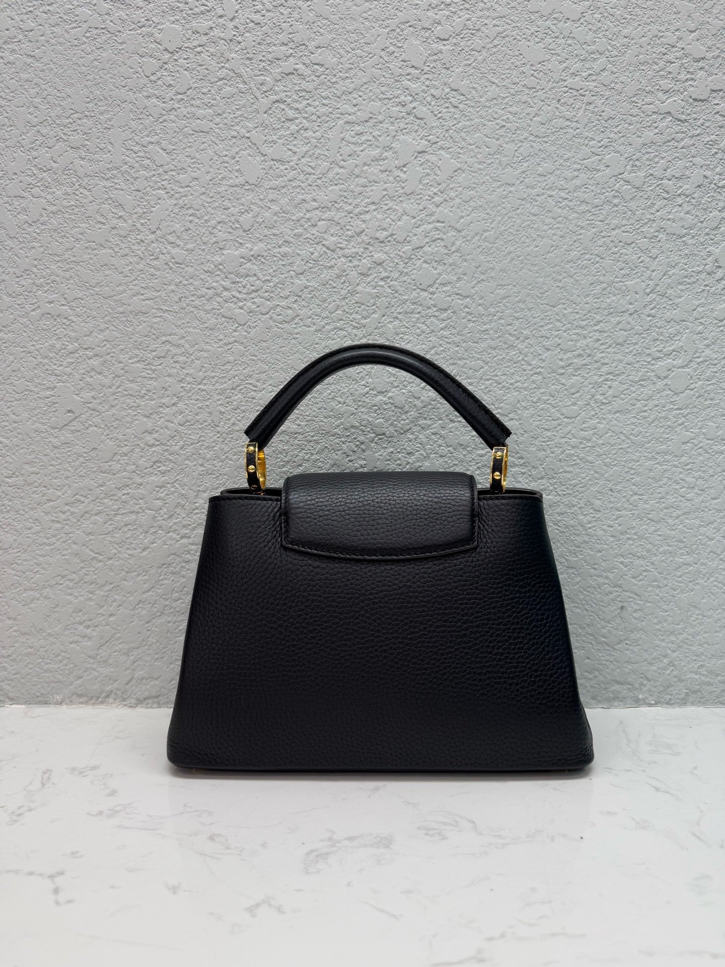 Louis Vuitton - Capucines BB - Grained Cowhide Leather - Black with Gold-Tone Hardware - (Small)