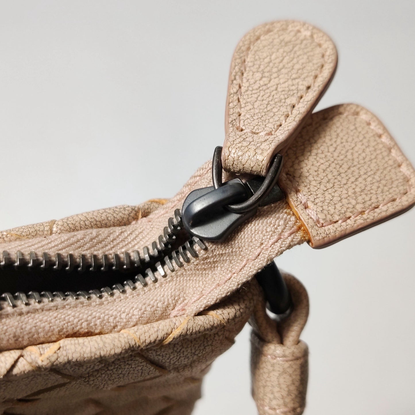 Bottega Veneta - Cobble - Distressed Intrecciato leather - Beige - (Small)