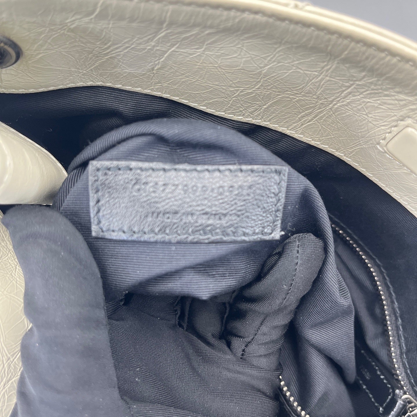 Saint Laurent - Niki Tote - Crinkled vintage calfskin leather - White - (Small)