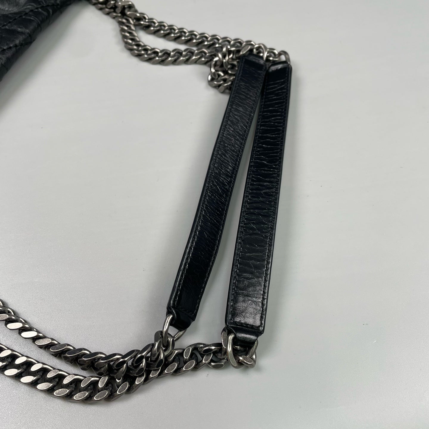 Saint Laurent - Niki Medium Chain Bag - Distressed calfskin leather - Black - (Medium)