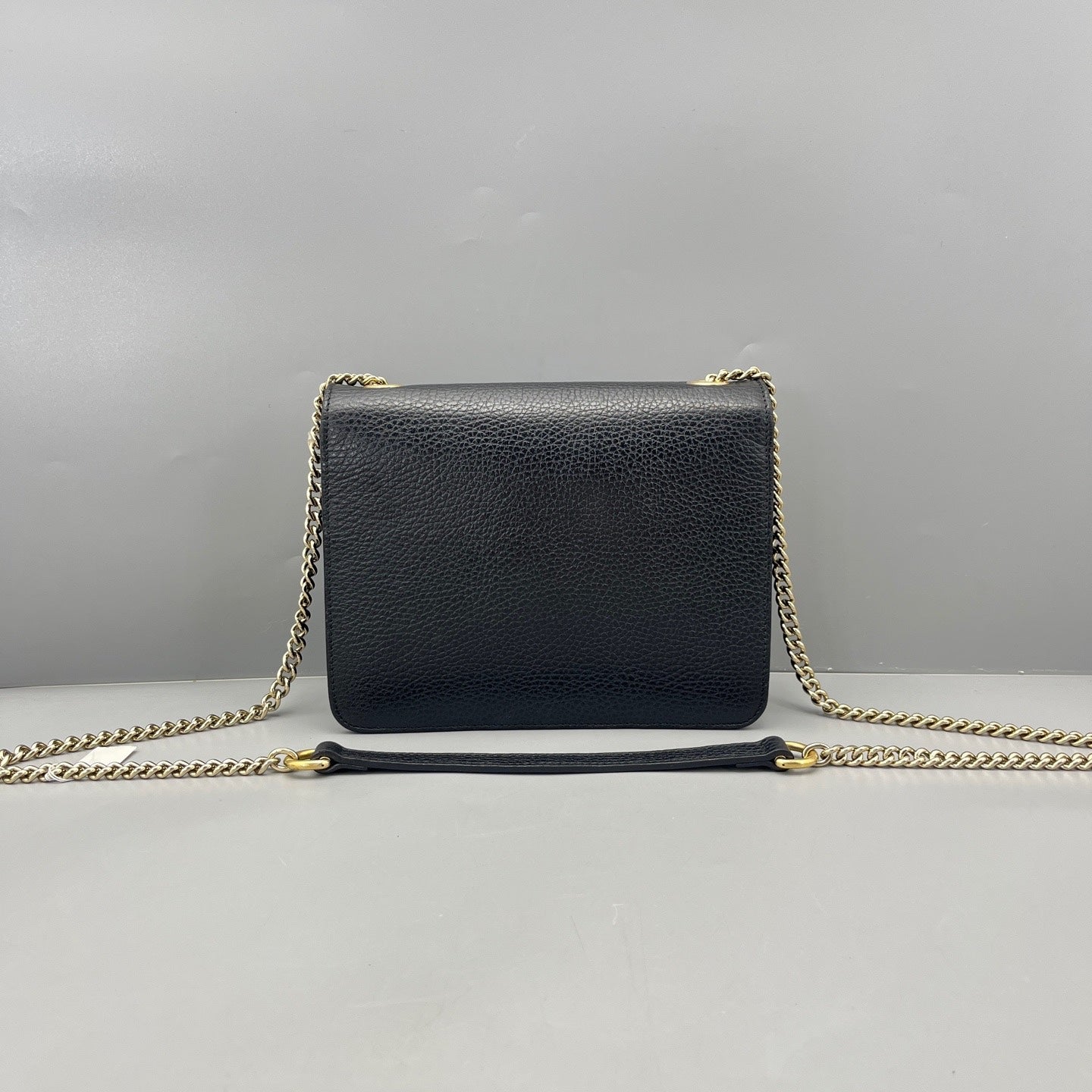 Gucci - Interlocking G Flap Shoulder Bag (Outlet Edition) - Grained leather - Black - (small)