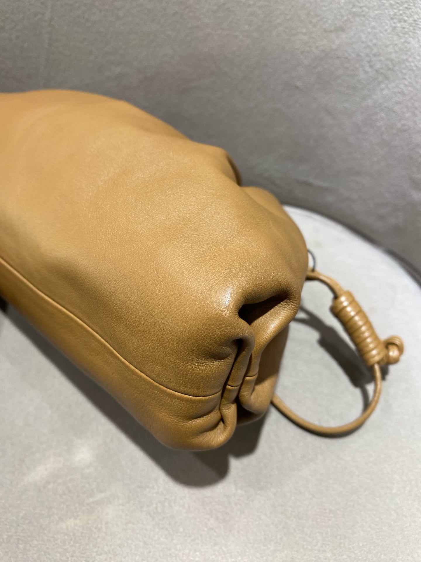 Bottega Veneta - The Pouch Mini - Lambskin leather - Caramel - (mini)