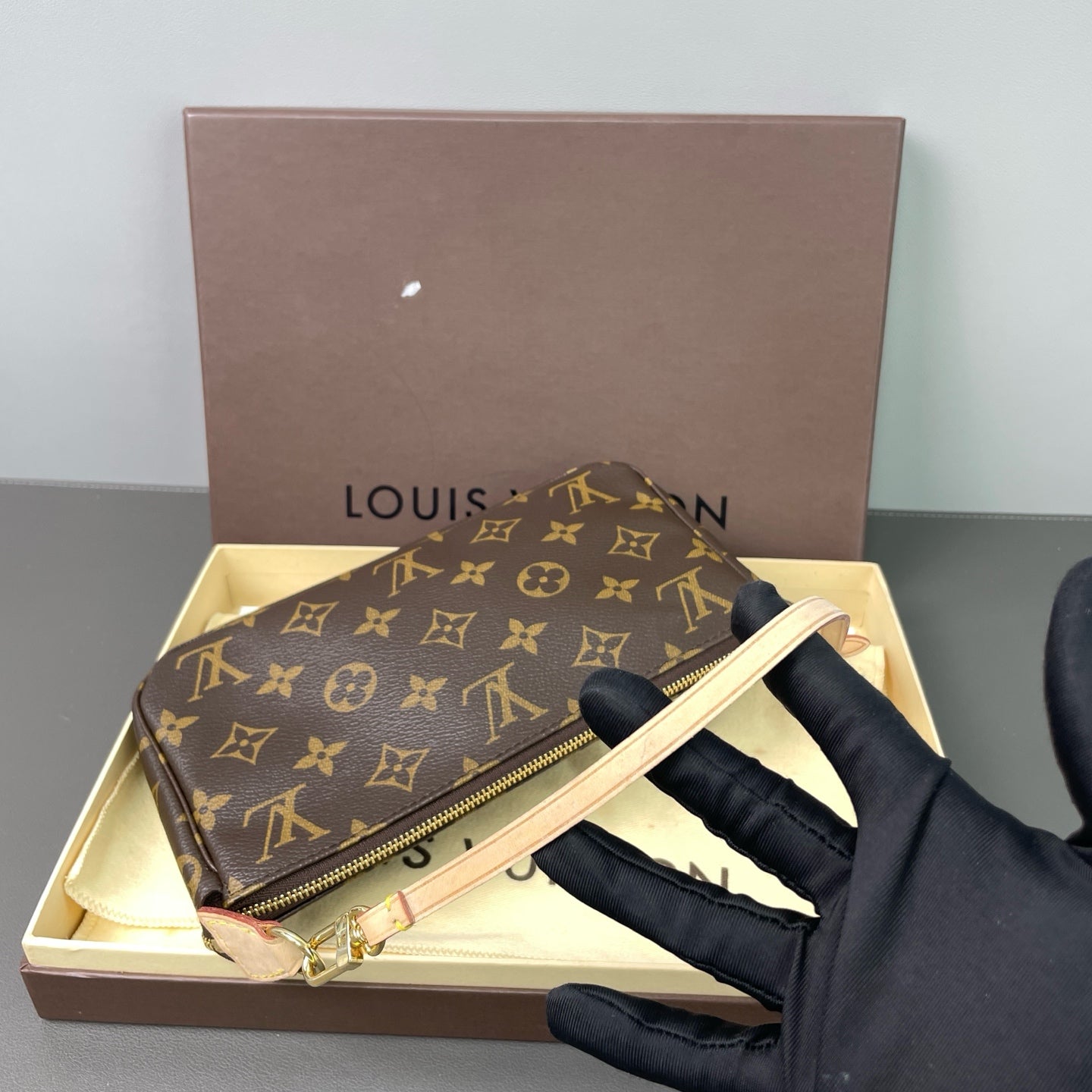 Louis Vuitton - Pochette Accessoires Monogram - Monogram coated canvas - Brown - (mini)