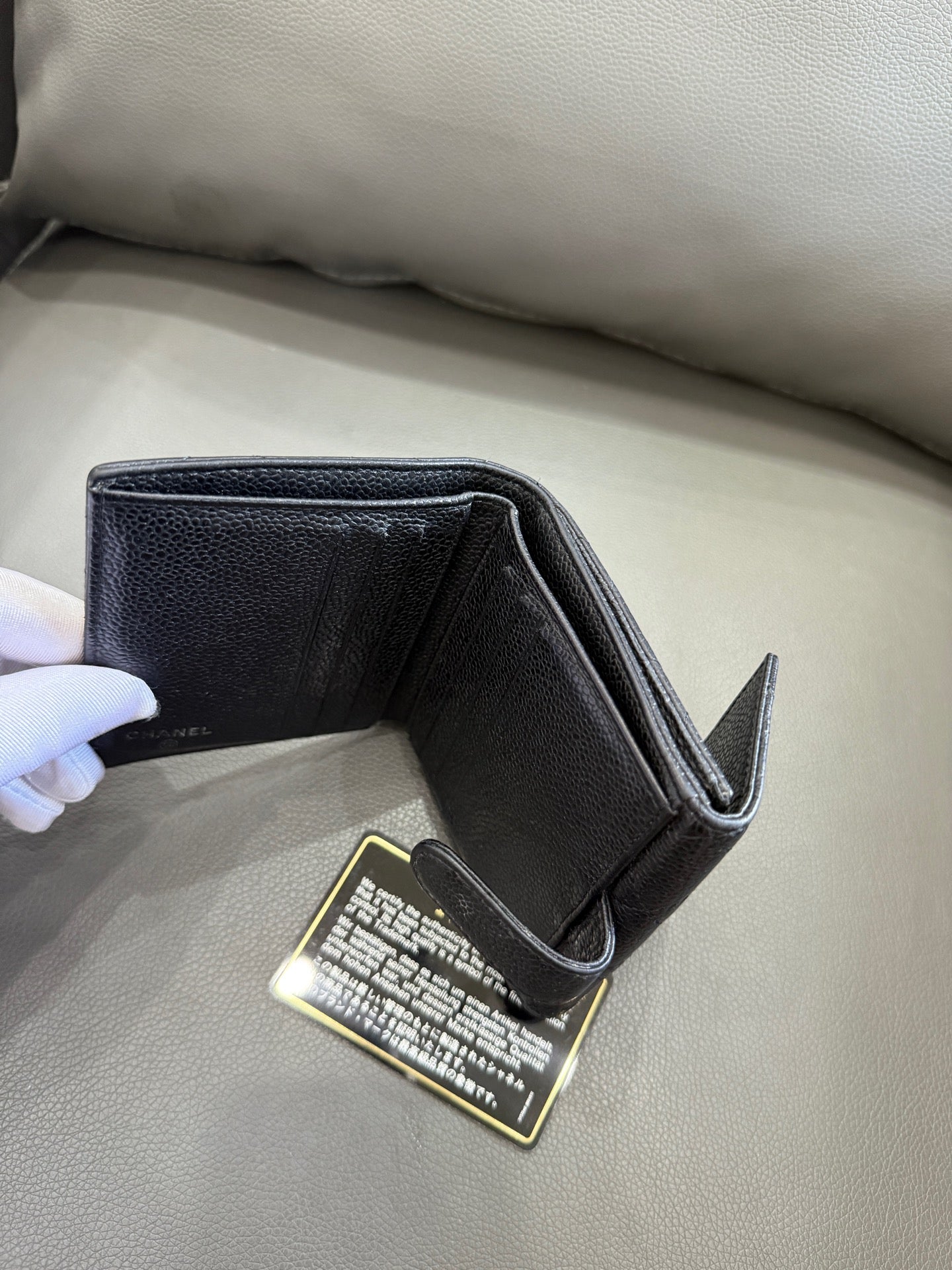 Chanel - Tri-fold Wallet - Caviar leather - Black - (small)