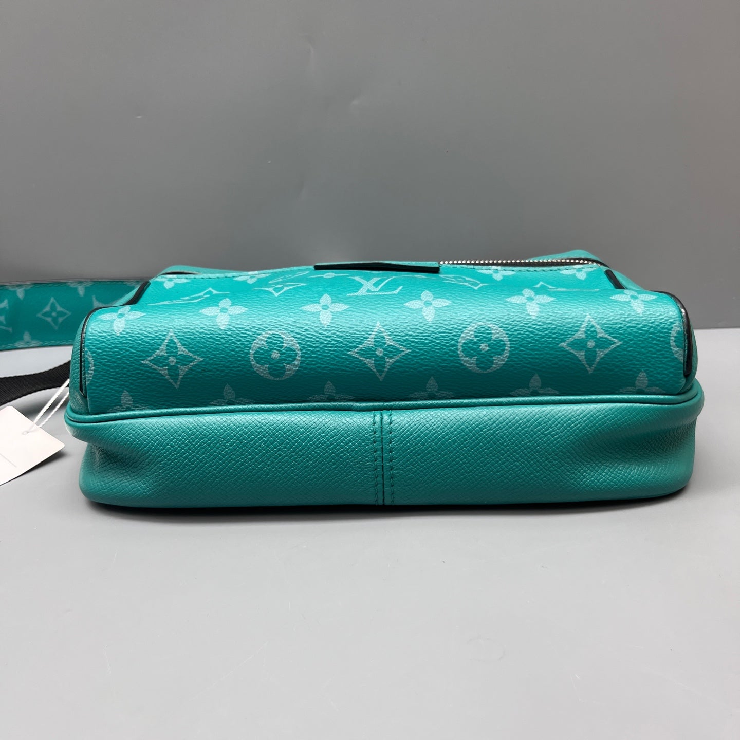 Louis Vuitton - Outdoor Messenger - Leather - Blue - (medium)