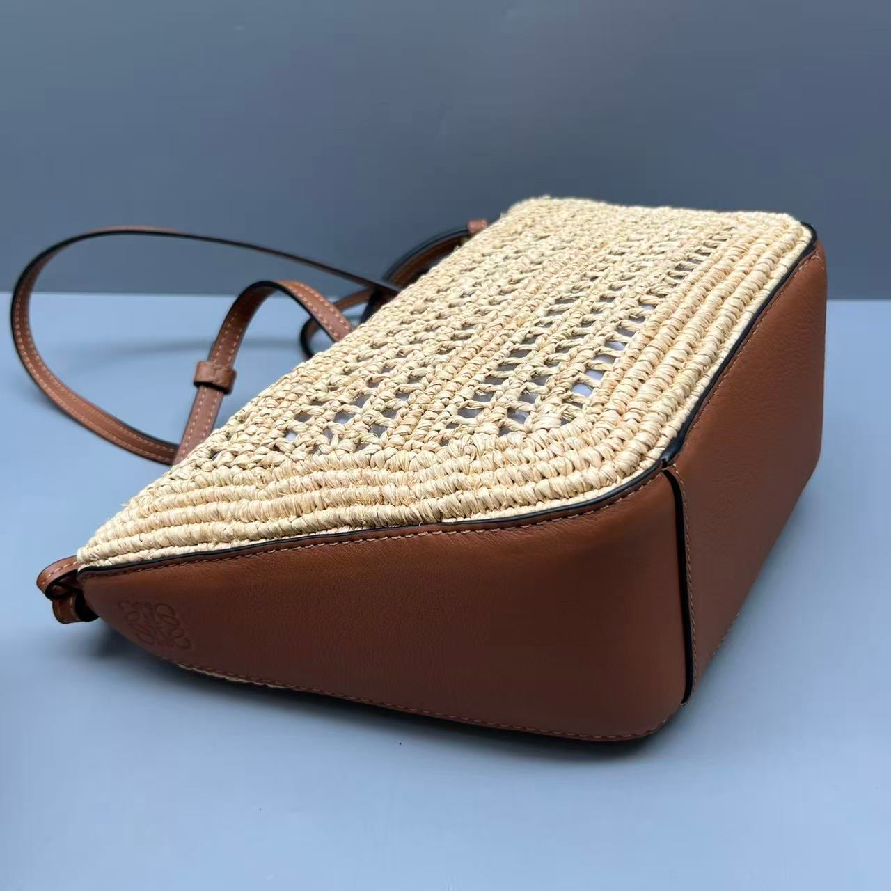 Loewe - Hammock Mini Woven & Leather - Woven raffia and smooth calfskin leather - Beige and Brown - (mini)