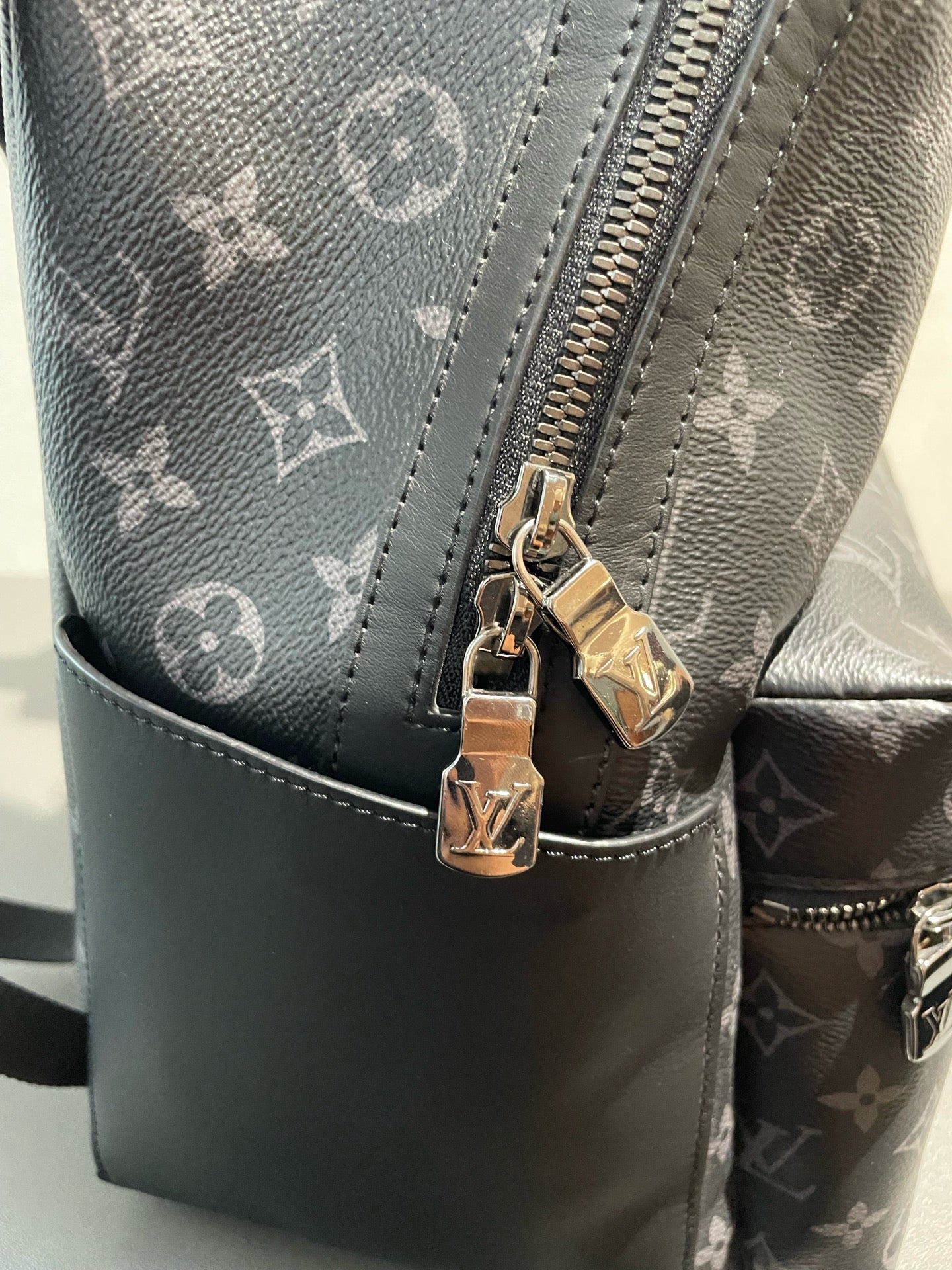 Louis Vuitton - Discovery Backpack Monogram Eclipse - Monogram Eclipse coated canvas with leather trim - Black - (medium)