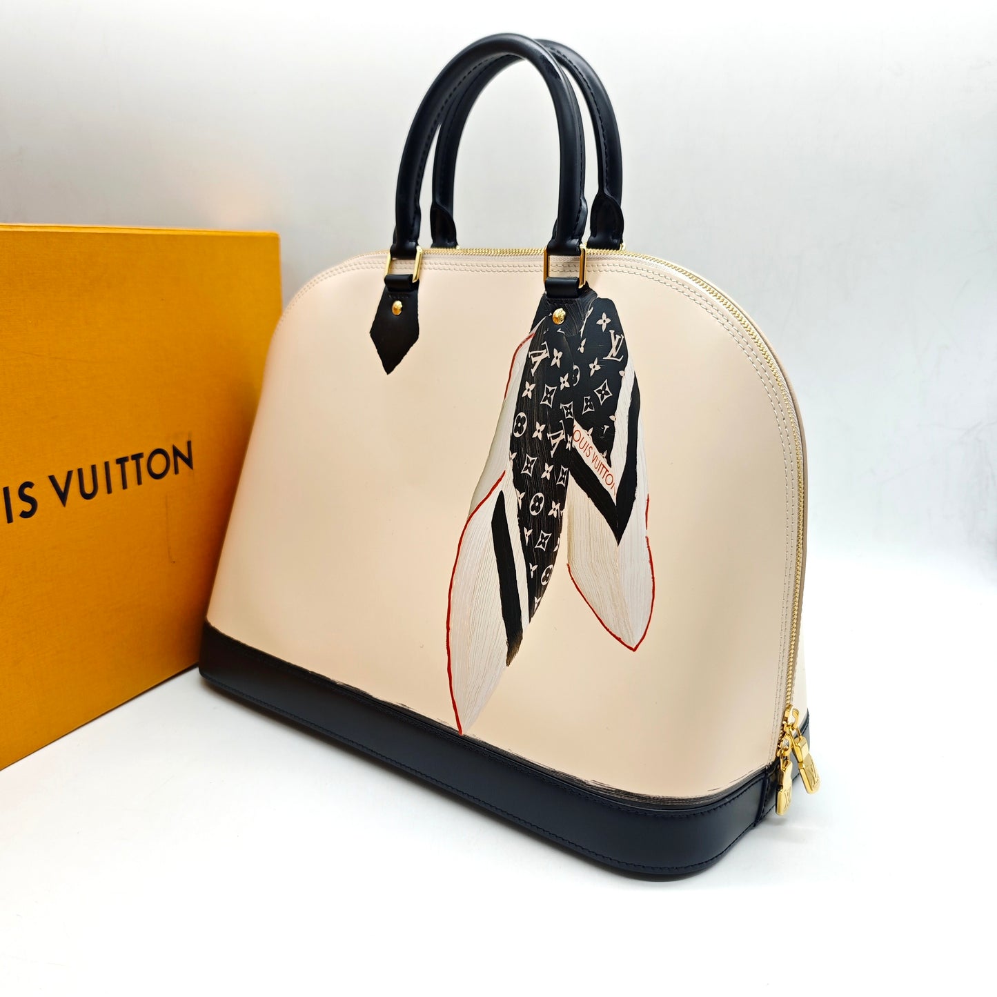 Louis Vuitton - Alma FW23 Runway Model - Smooth polished leather - Beige - (large)