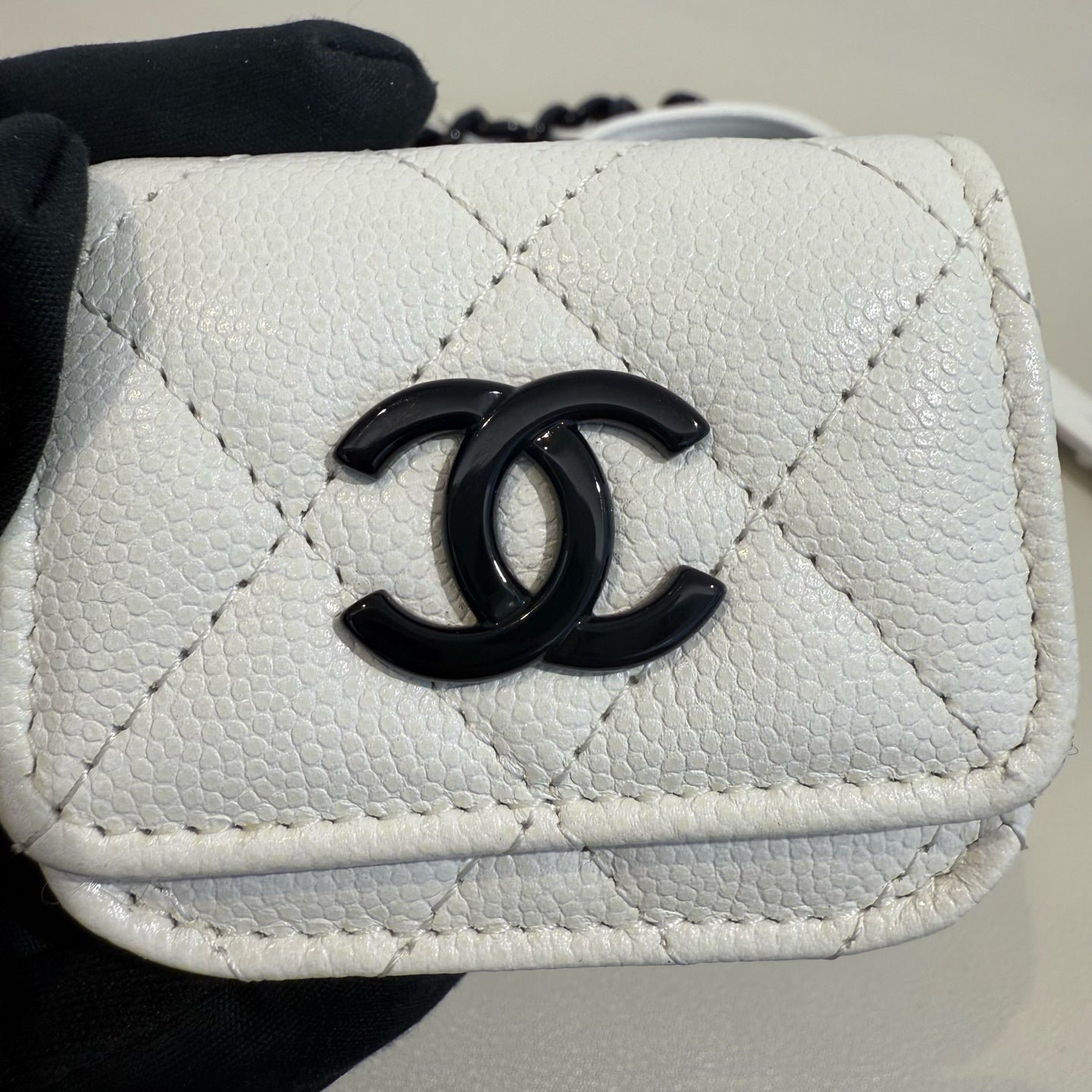 Chanel - Quilted Mini Pouch with Chain Belt - Grained leather - White - (mini)