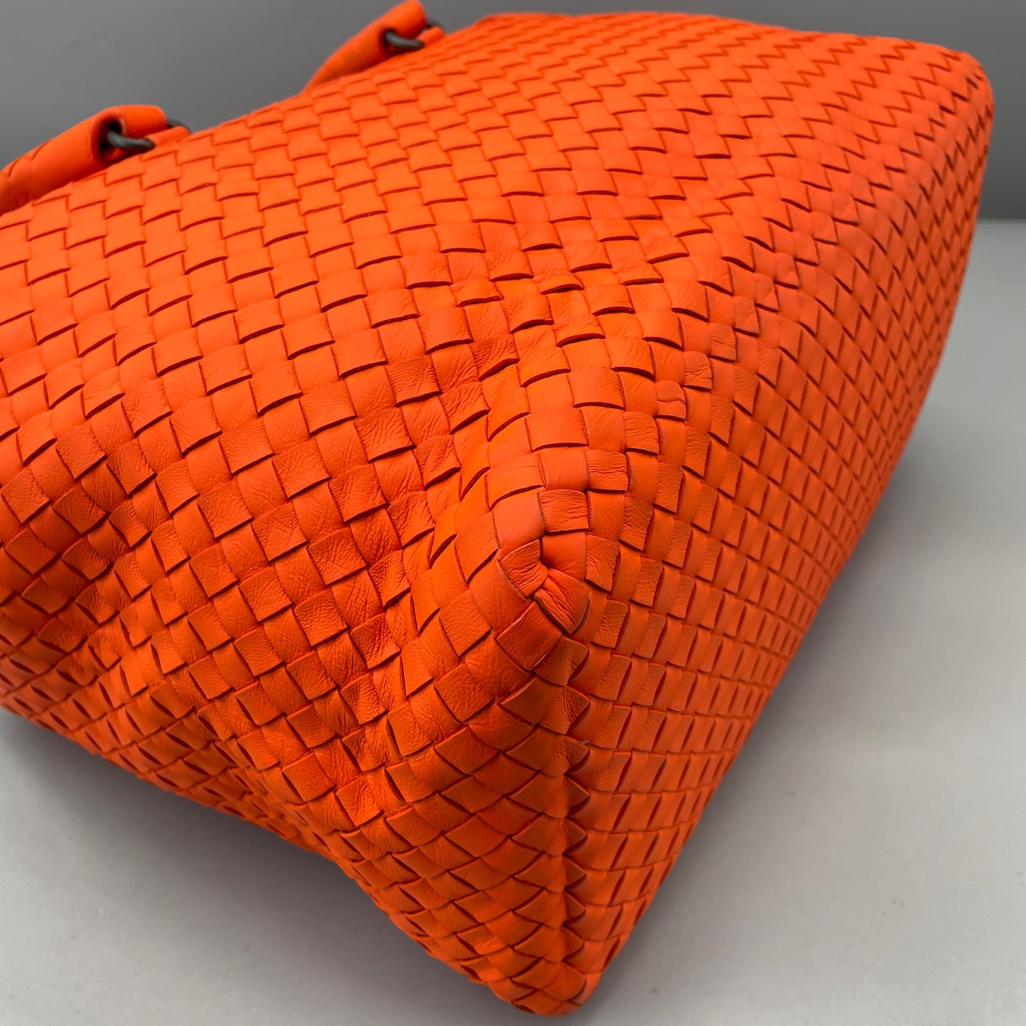 Bottega Veneta - Intrecciato Woven Tote Bag - Intrecciato woven leather - Orange - (medium)
