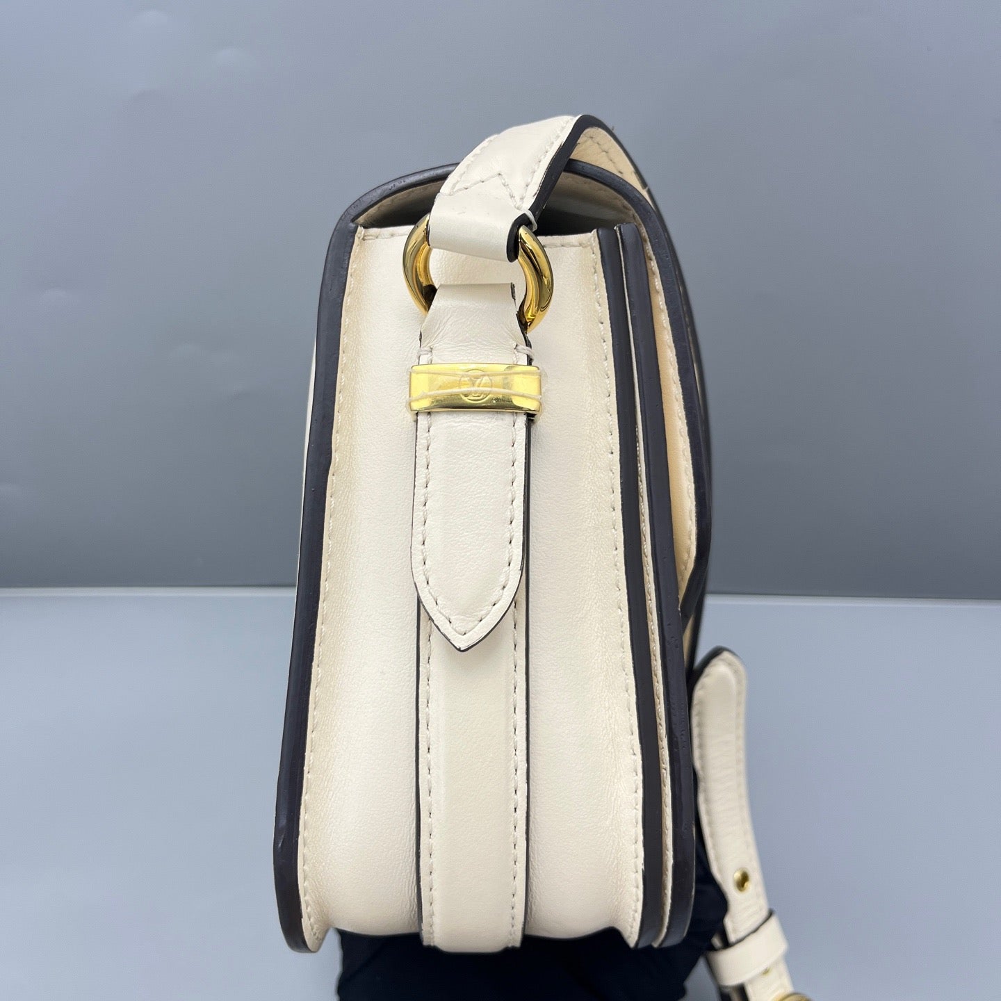 Louis Vuitton - Pont 9 - Leather - White - (medium)
