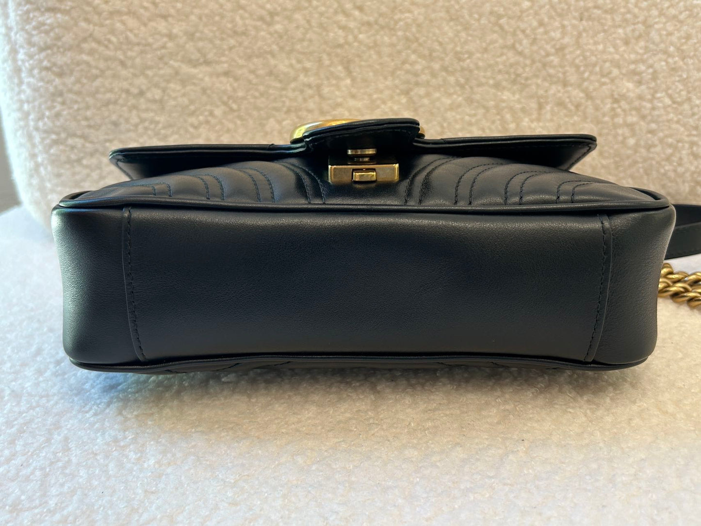 Gucci - GG Marmont Matelassé Shoulder Bag 22 - Leather - Black - (Mini)