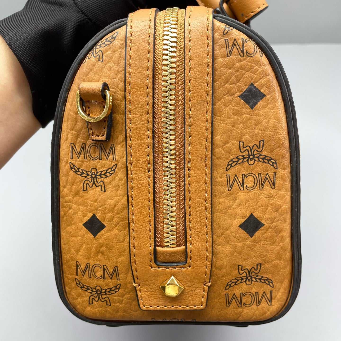 MCM - Visetos Boston Bag Small - Visetos coated canvas with leather trim - Cognac with black monogram - (small)