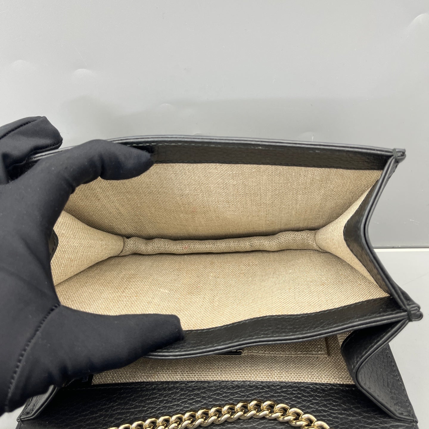 Gucci - Interlocking G Accordion Crossbody Bag - Grained leather - Black - (Small)