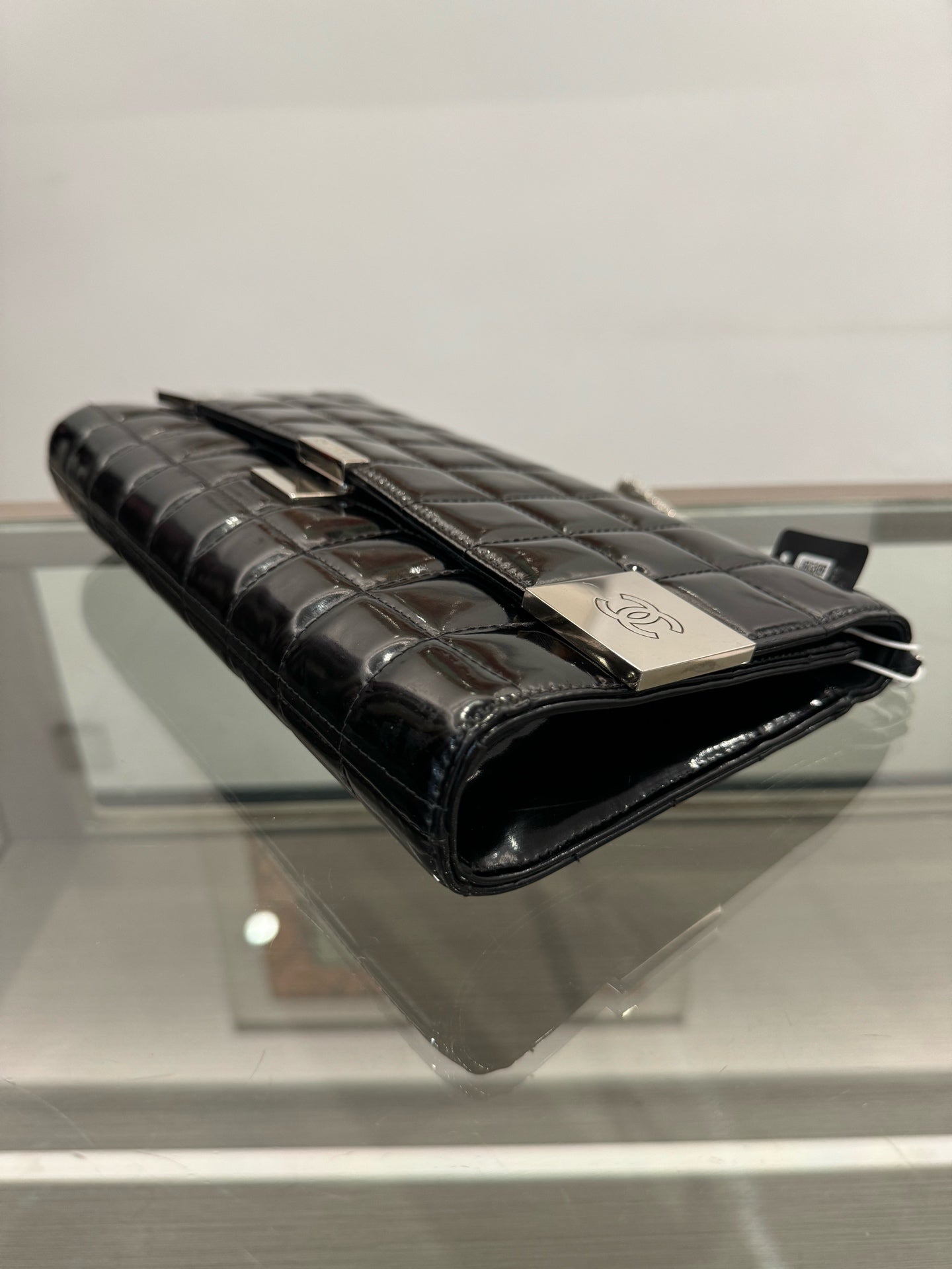 Chanel - Chocolate Bar Flap Bag - Patent leather - Black - (Medium)