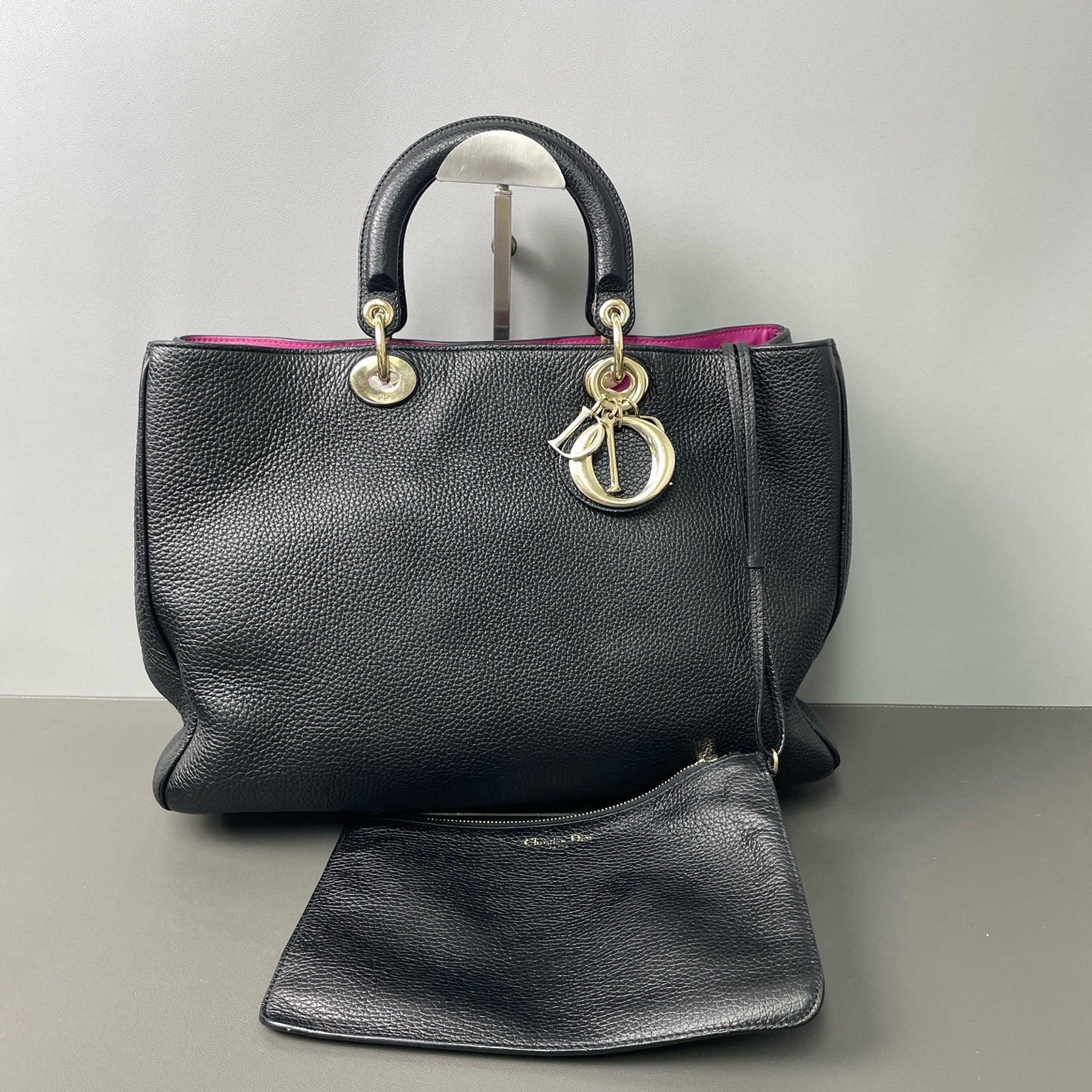 Dior - Classic Tote Handbag - Grained leather - Black - (medium)