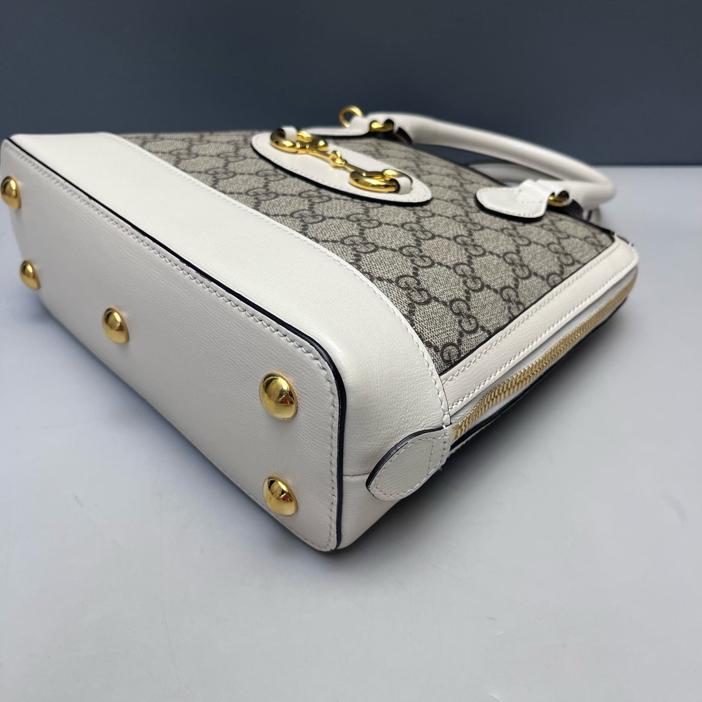 Gucci - 1955 Horsebit Dome Bag - GG Supreme canvas with leather trim - Beige and White - (small)