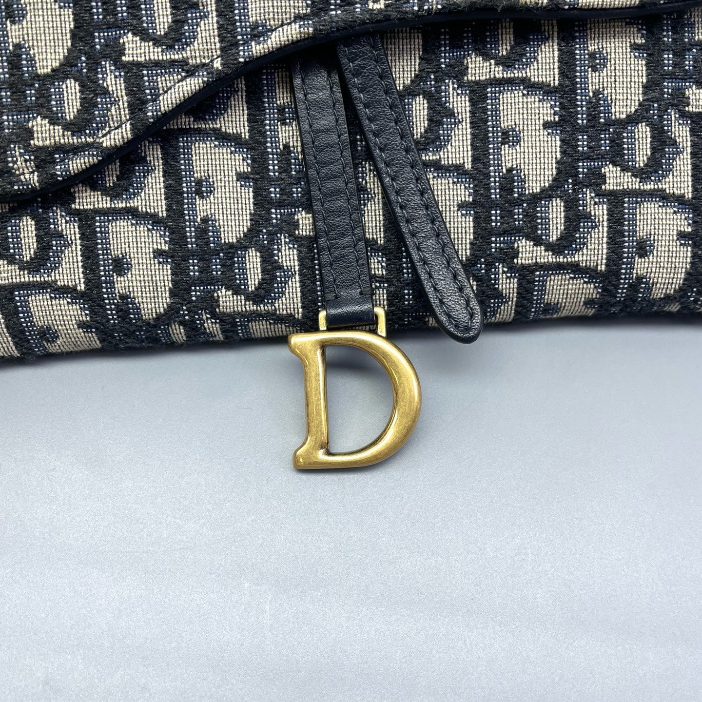 Christian Dior - Saddle Wallet on Chain (WOC) - Dior Oblique jacquard canvas with leather trim - Navy and Beige with Gold-Tone Hardware - (mini)