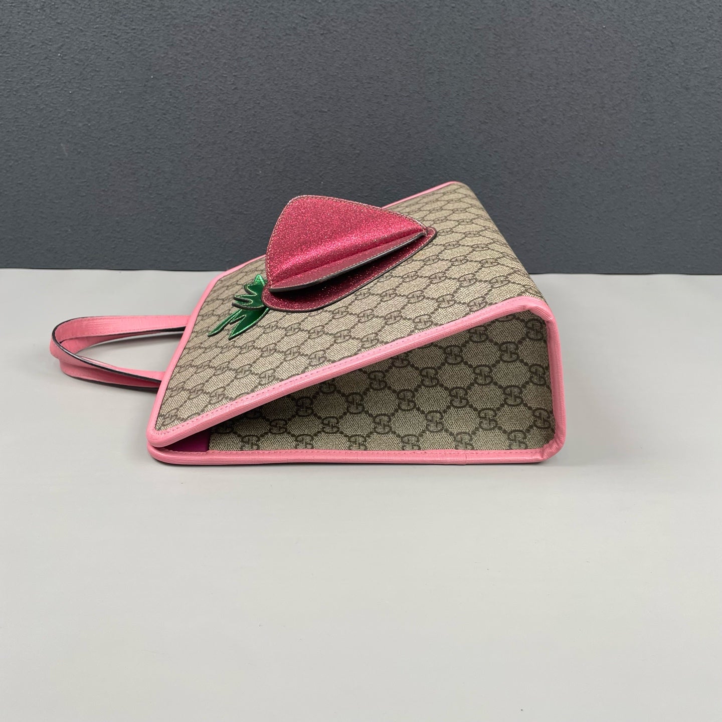 Gucci - GG Supreme Children's Tote with 3D Strawberry - Coated canvas with leather trim and glitter - Multicolour - (medium)