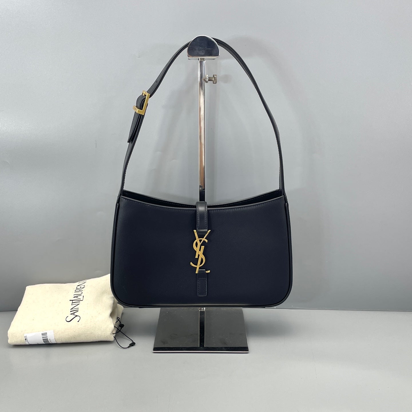 Saint Laurent - Hobo Bag - Leather - Black - (Medium)