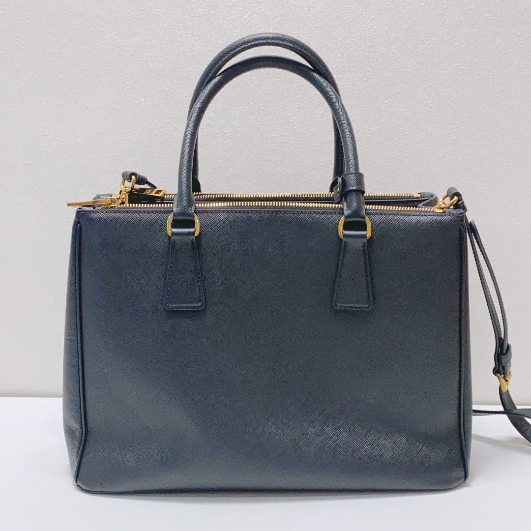 Prada - Galleria Tote - Saffiano leather - Black - (Medium)