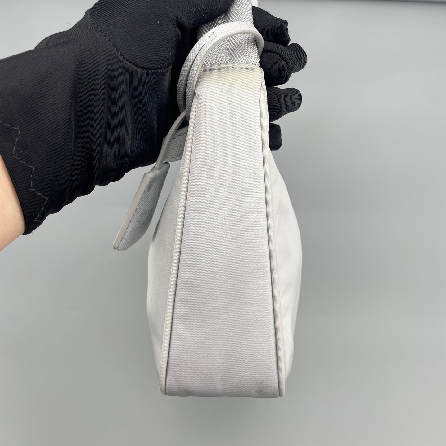Prada - Re-Edition 2000 Hobo - Nylon with Saffiano leather trim - Grey - (mini)