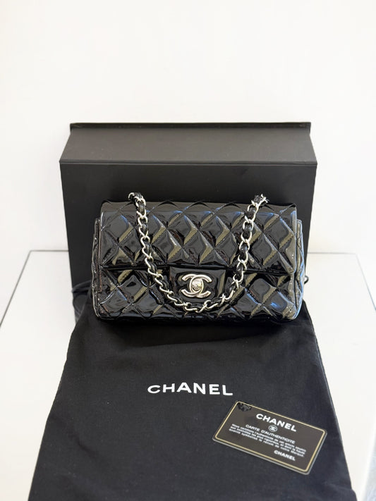 Chanel - Classic Flap Mini - Patent leather - Black - (mini)