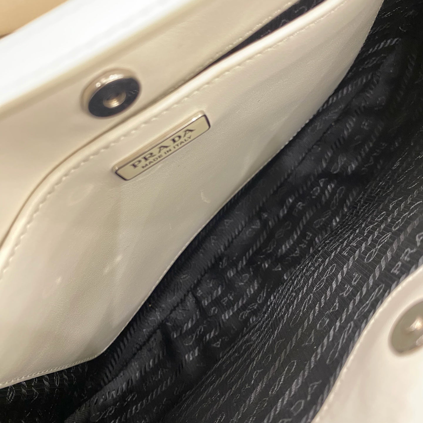 Prada - Cleo Hobo - Patent leather - White - (medium)