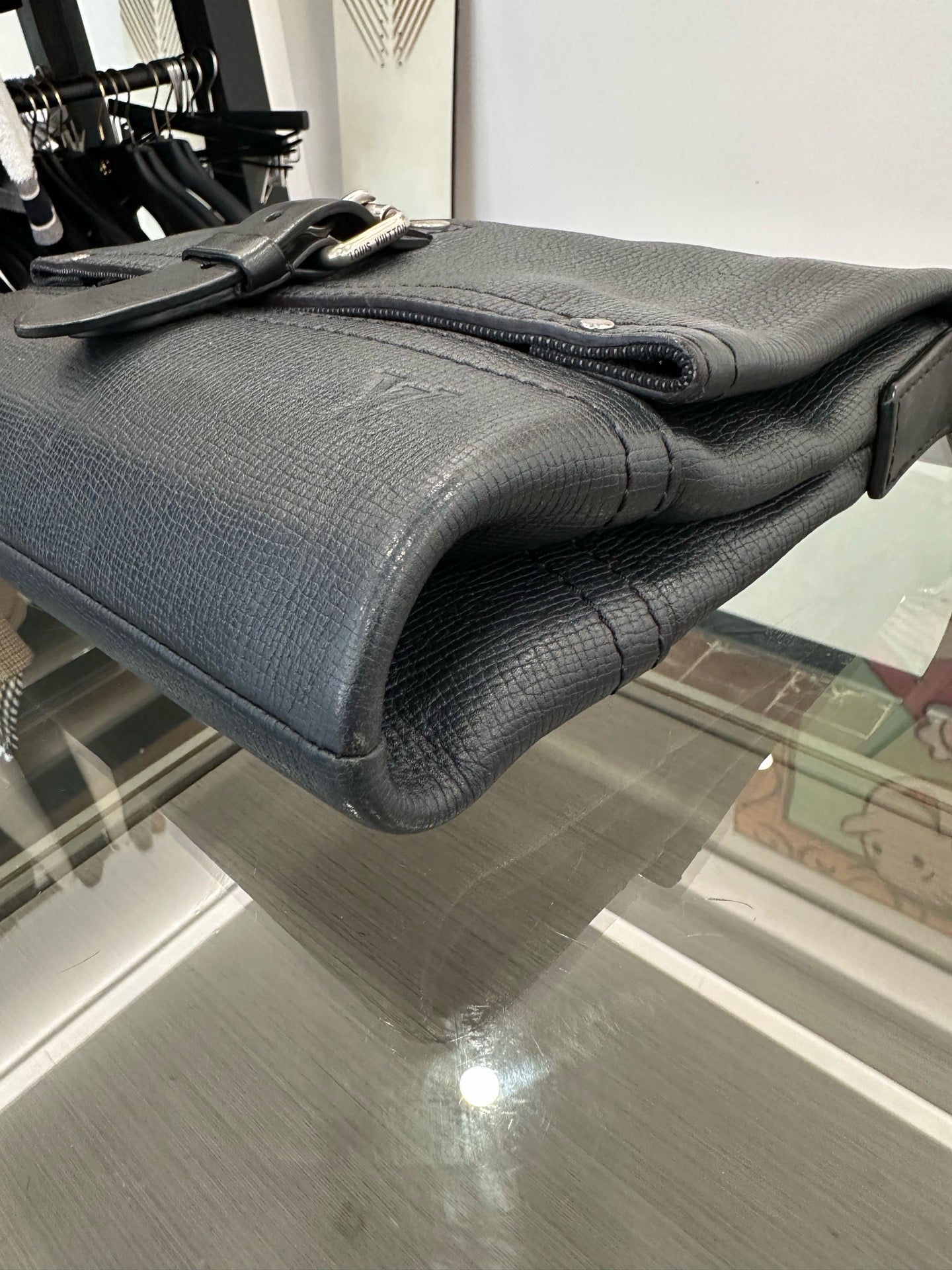 Louis Vuitton - Classic Messenger Bag - Grained leather - Black - (medium)