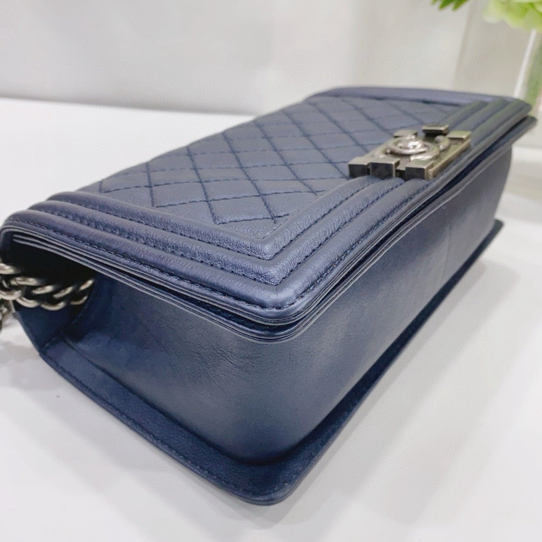 Chanel - Le Boy - Calfskin leather - Blue - (Medium)