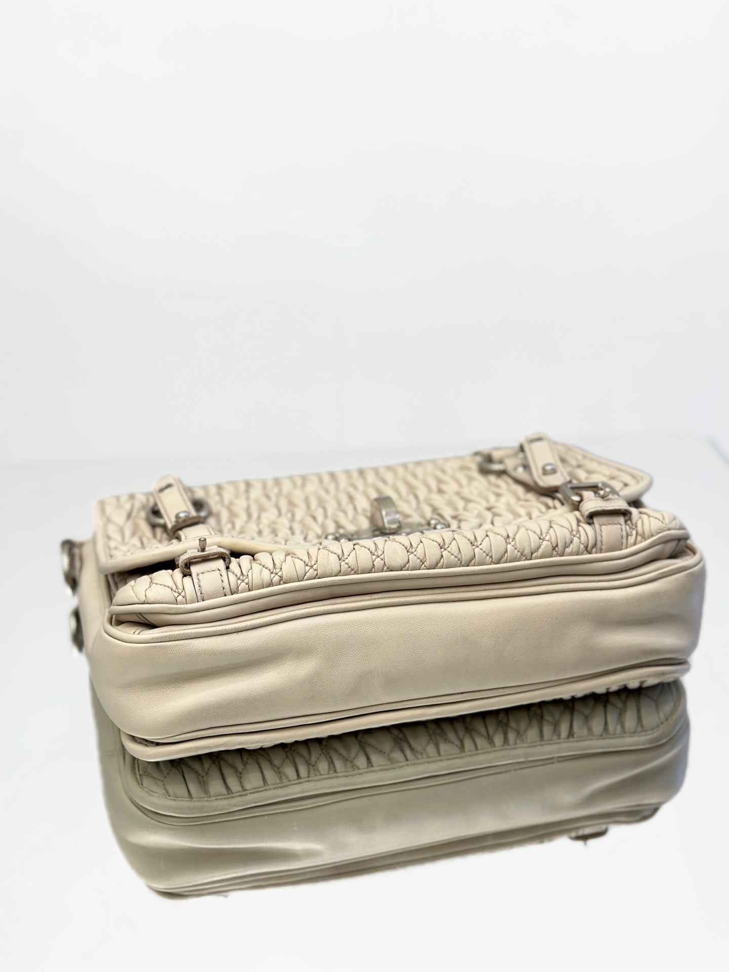 Miu Miu - Matelassé Messenger Bag - Lambskin leather - Grey - (medium)
