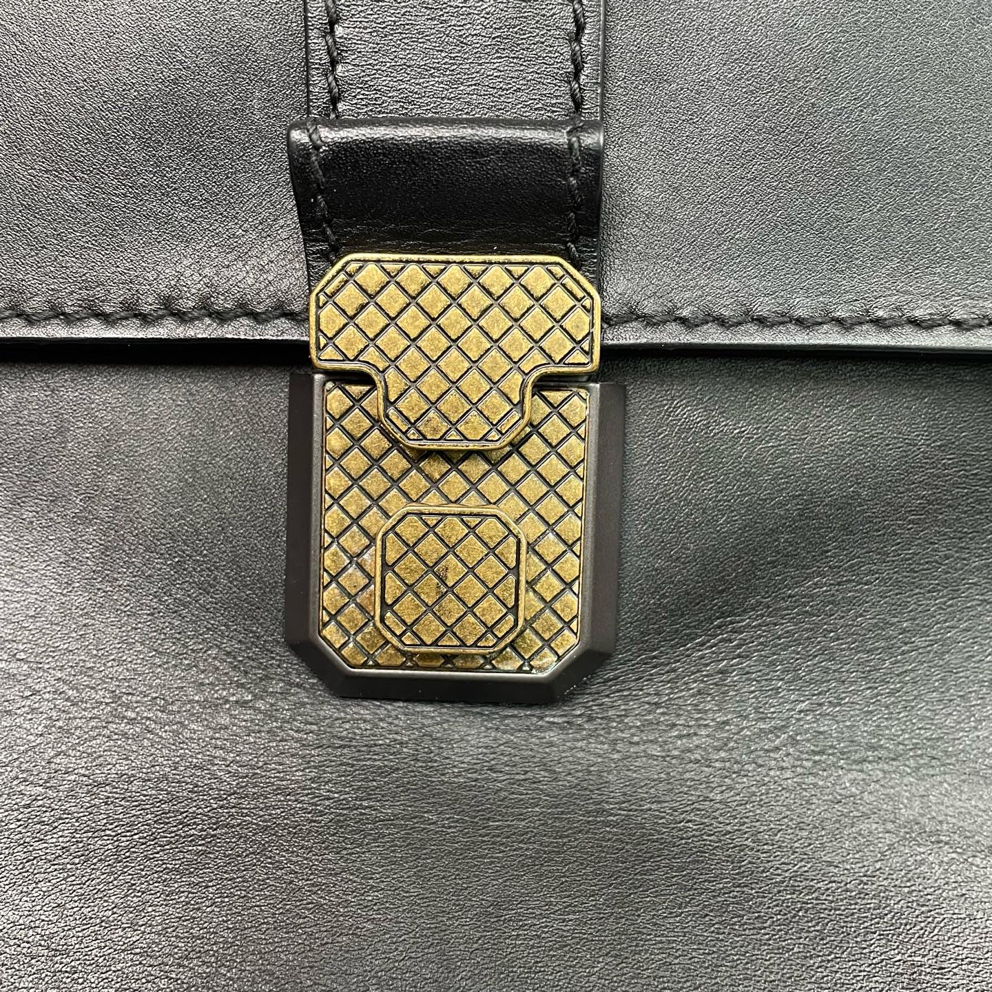 Bottega Veneta - Piazza Messenger Bag - Leather - Black - (medium)