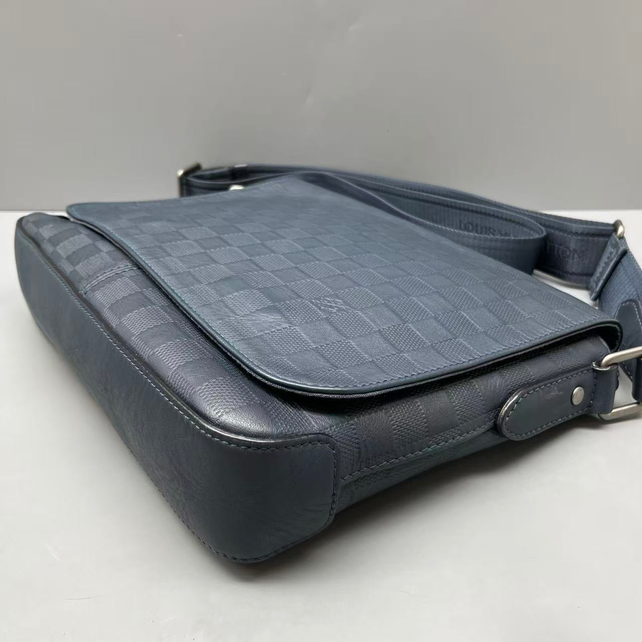 Louis Vuitton - District PM Messenger Bag - Leather - Blue - (medium)