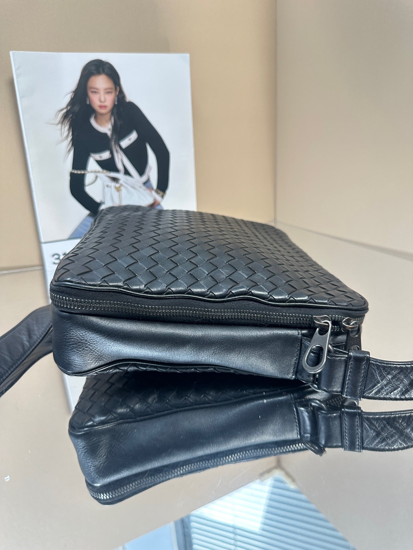 Bottega Veneta - Classic Intrecciato Messenger Bag - Leather - Black - (Medium)
