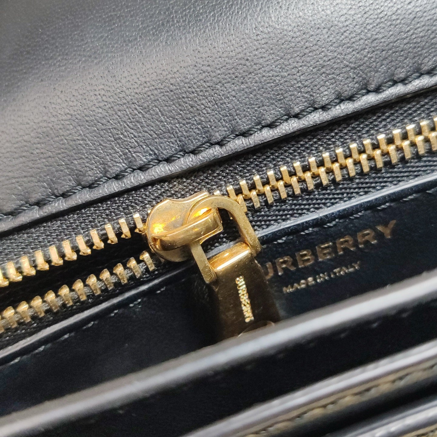 Burberry - Medium Exclusive Monogram Embossed TB Bag - Cowhide leather - Black - (Medium)