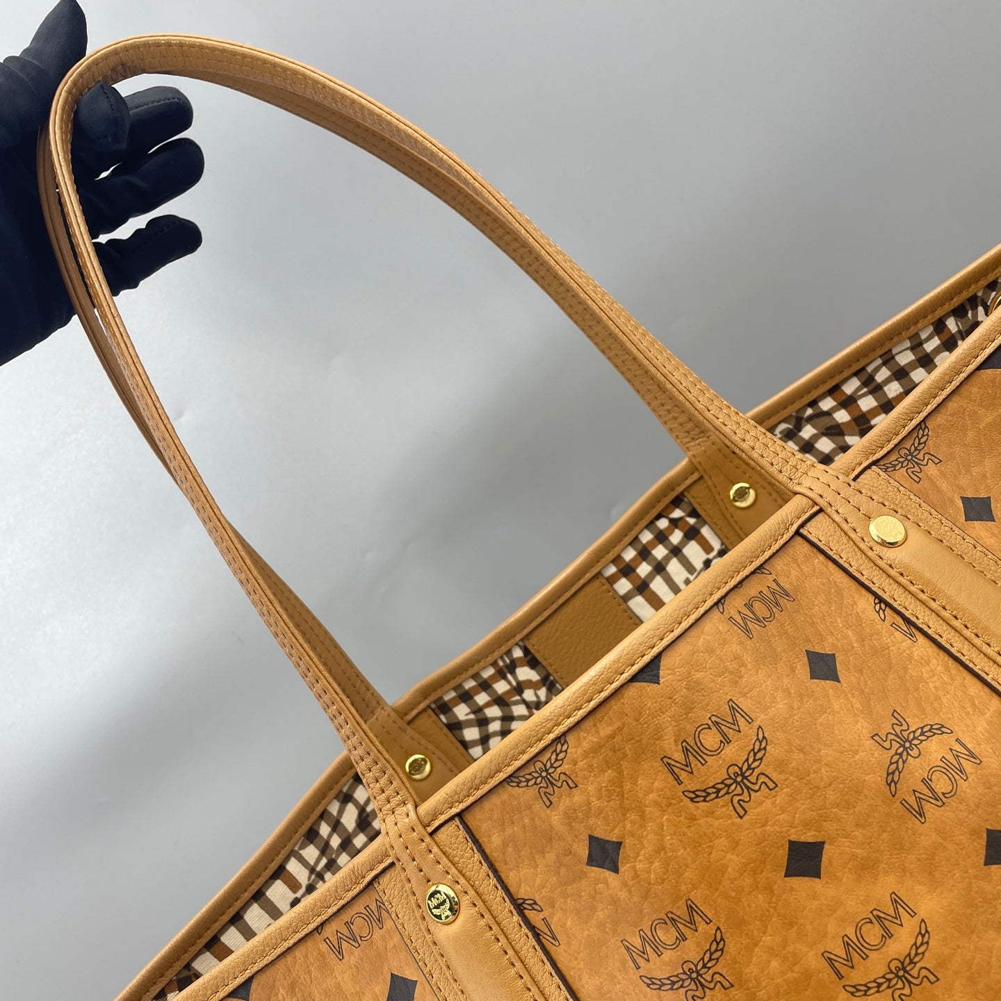 MCM - Visetos Reversible Shopper Tote with Pouch - Coated canvas with leather trim - Cognac - (Large)